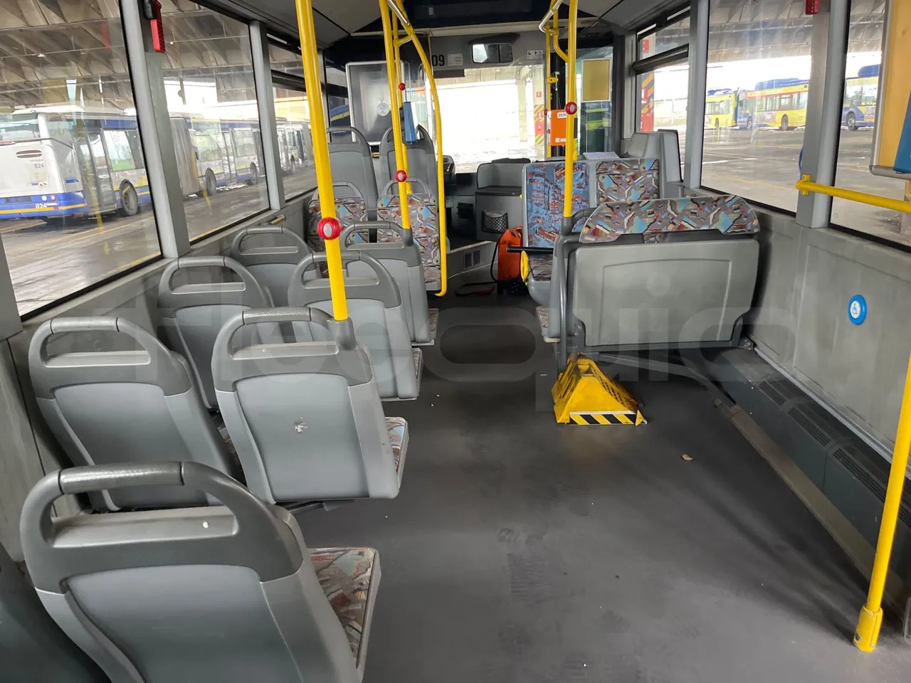 Mercedes-Benz Citaro O530 - Euro5 - 205kW - 12mt - forward view middle aisle