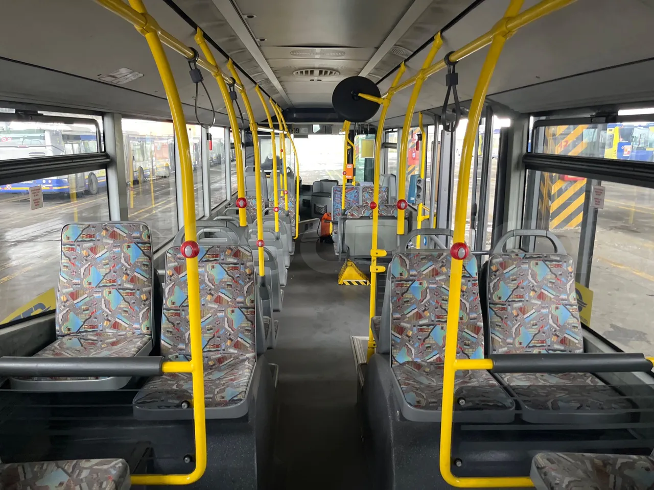 Mercedes-Benz Citaro O530 - Euro5 - 205kW - 12mt - reverse view middle aisle