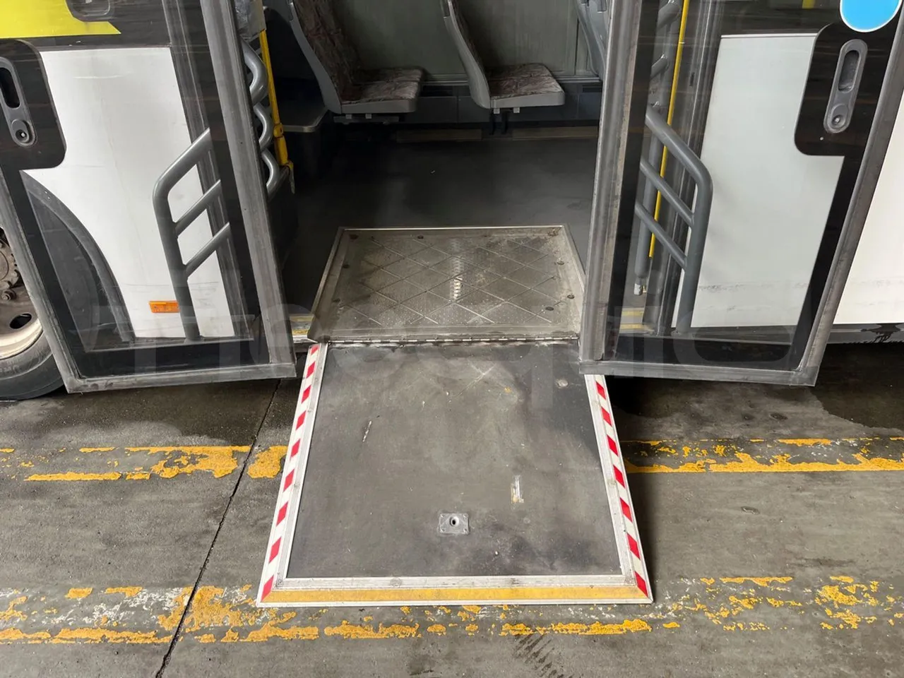 Mercedes-Benz Citaro O530 - Euro5 - 205kW - 12mt - platform open photo