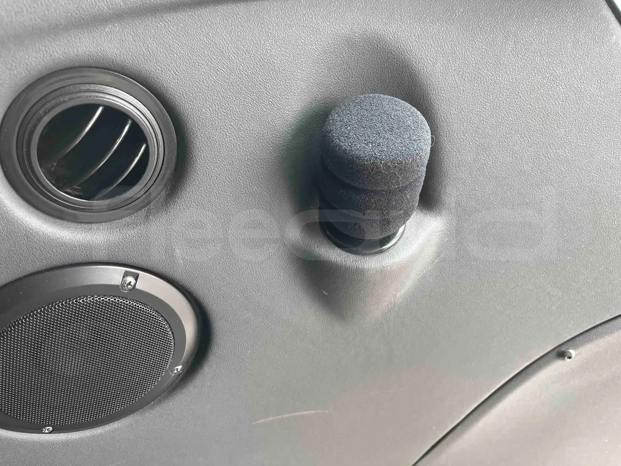 Irizar i6 12.35 - EUR6 - 331kW - 12.200m - hostes microphone accessories photo