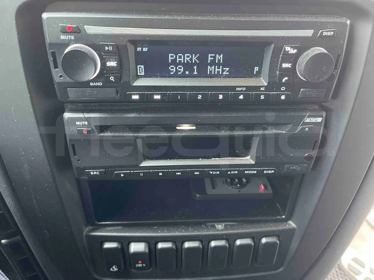 Irizar i6 12.35 - EUR6 - 331kW - 12.200m - radio accessories photo