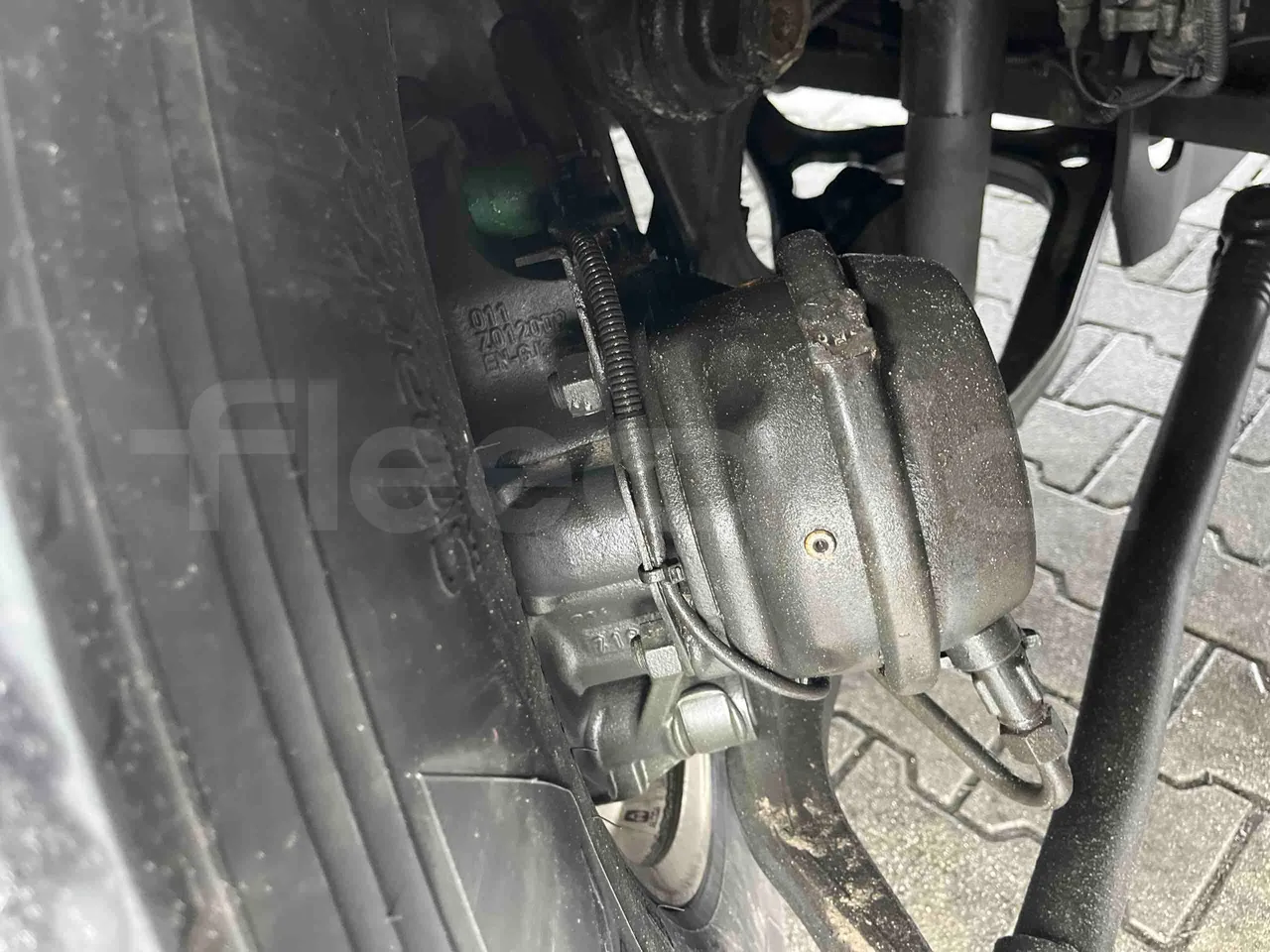 Irizar i6 12.35 - EUR6 - 331kW - 12.200m - front brake calipers right