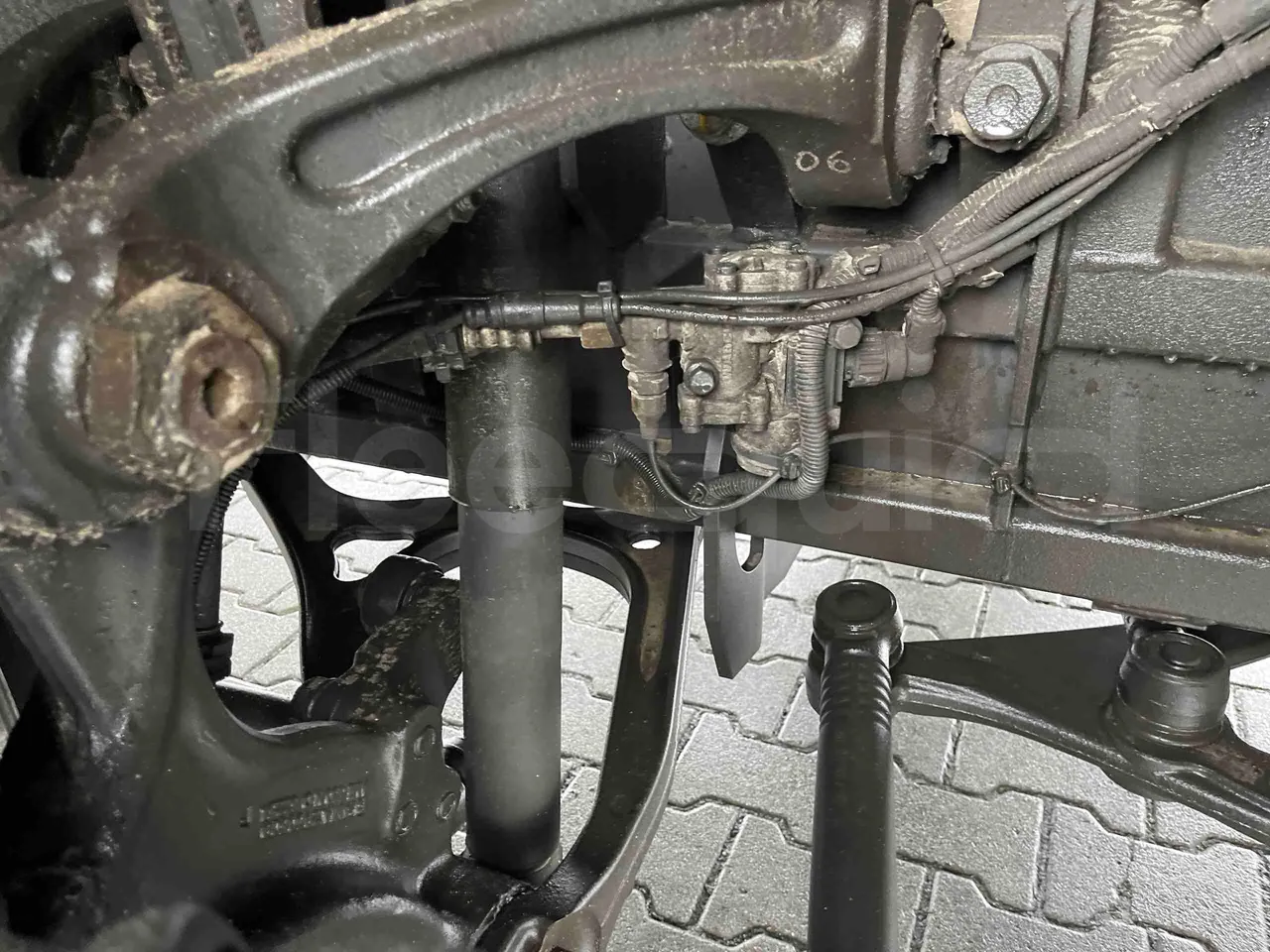 Irizar i6 12.35 - EUR6 - 331kW - 12.200m - front shock absorbers right