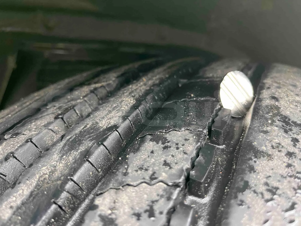 Irizar i6 12.35 - EUR6 - 331kW - 12.200m - tread condition front tires left