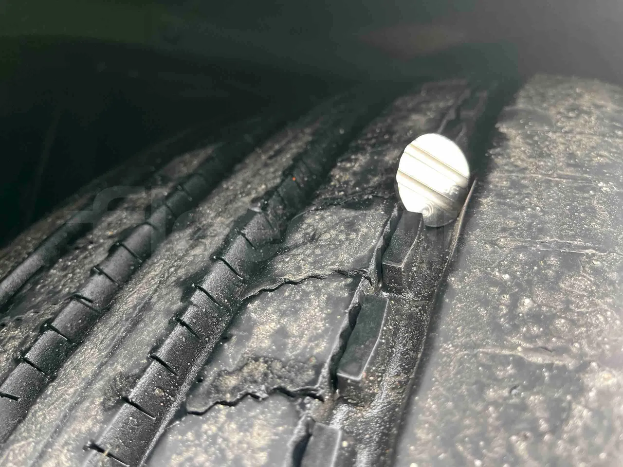 Irizar i6 12.35 - EUR6 - 331kW - 12.200m - tread condition front tires right