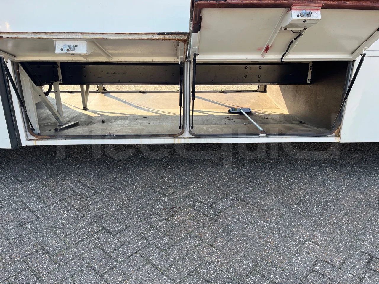 Man A91 Carrier - EUR4 - 206kW - 12.700m - 3/4 left rear side