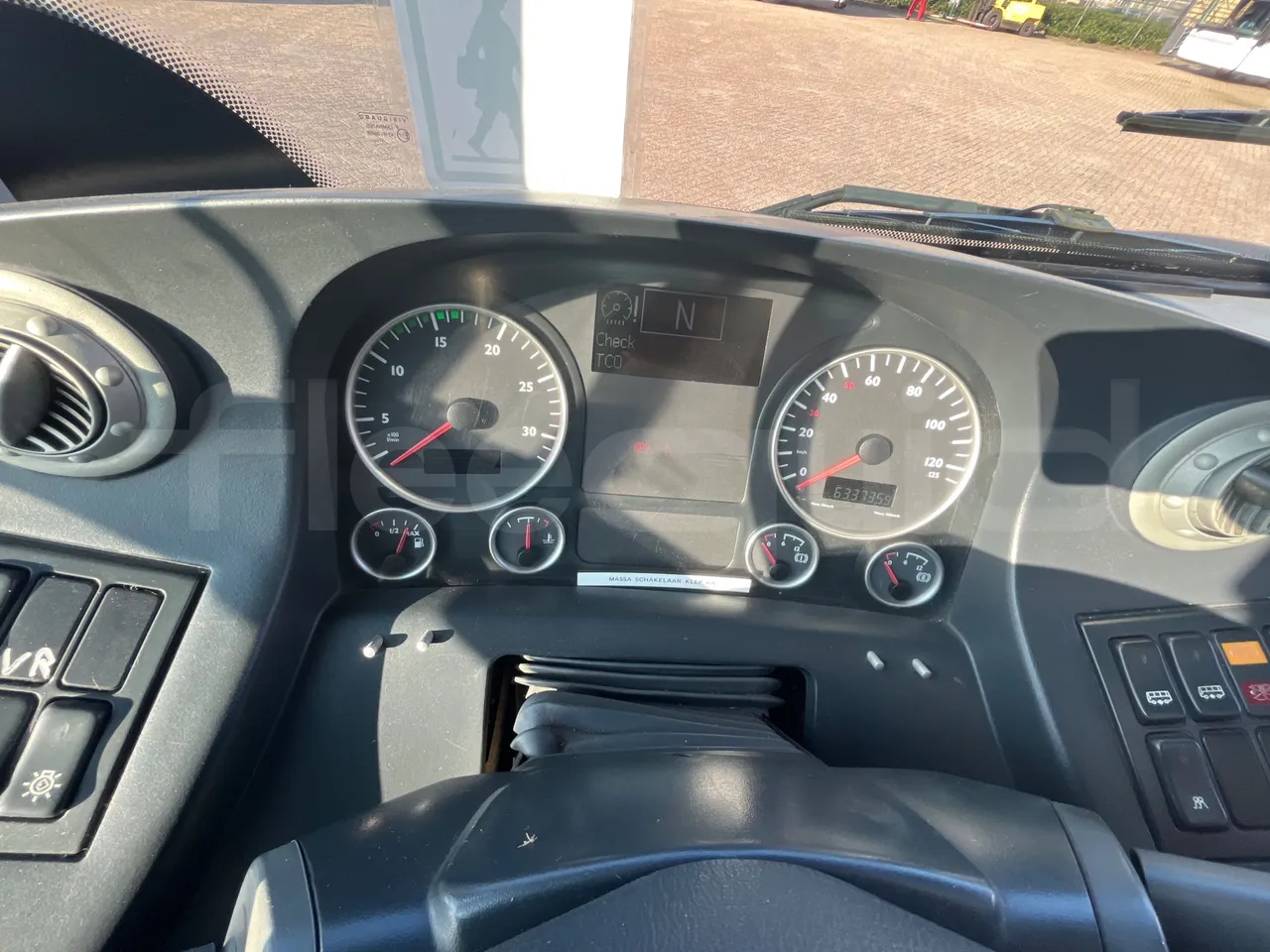 Man A91 Carrier - EUR4 - 206kW - 12.700m - dashboard lights on