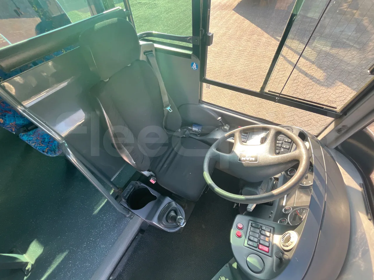 Man A91 Carrier - EUR4 - 206kW - 12.700m - driver's seat photo