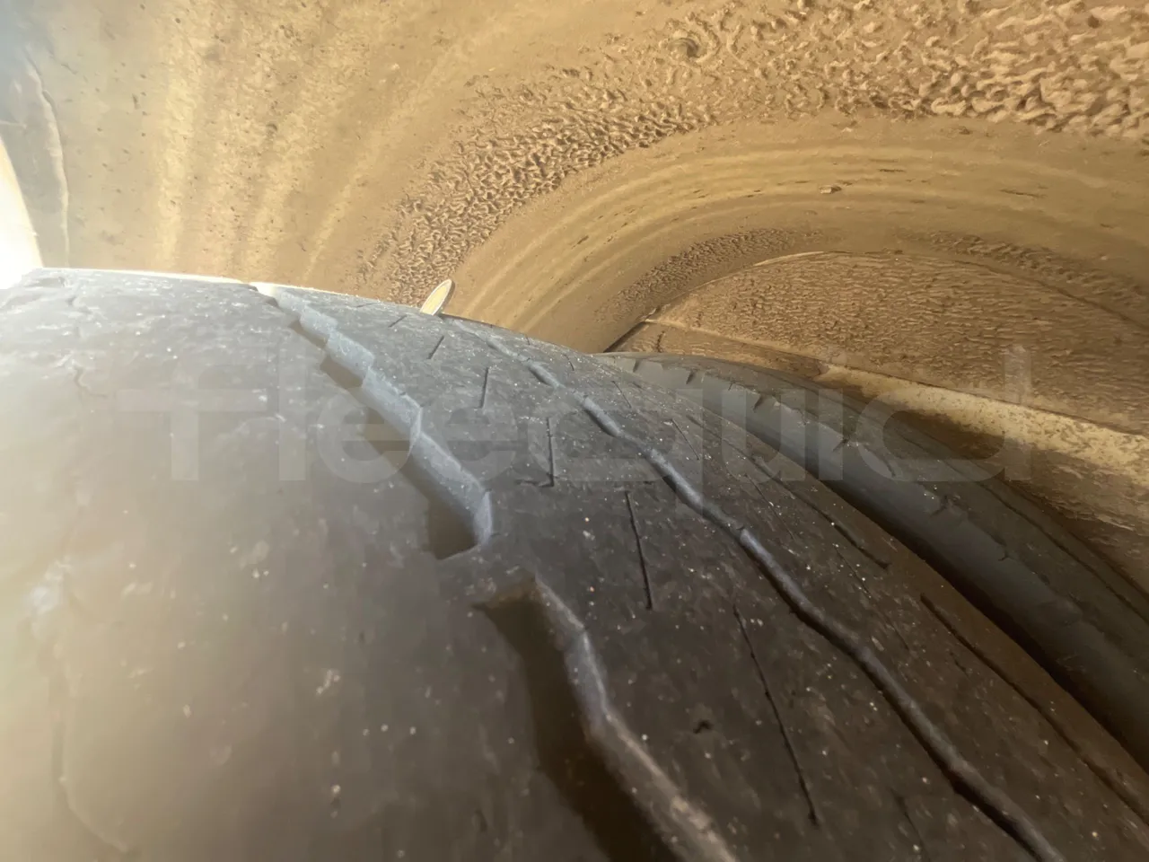 Man A91 Carrier - EUR4 - 206kW - 12.700m - tread condition front tires right