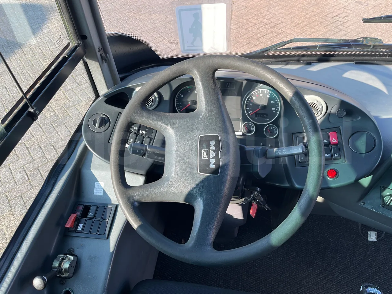 Man A91 Carrier - EUR4 - 206kW - 12.700m - steering wheel photo