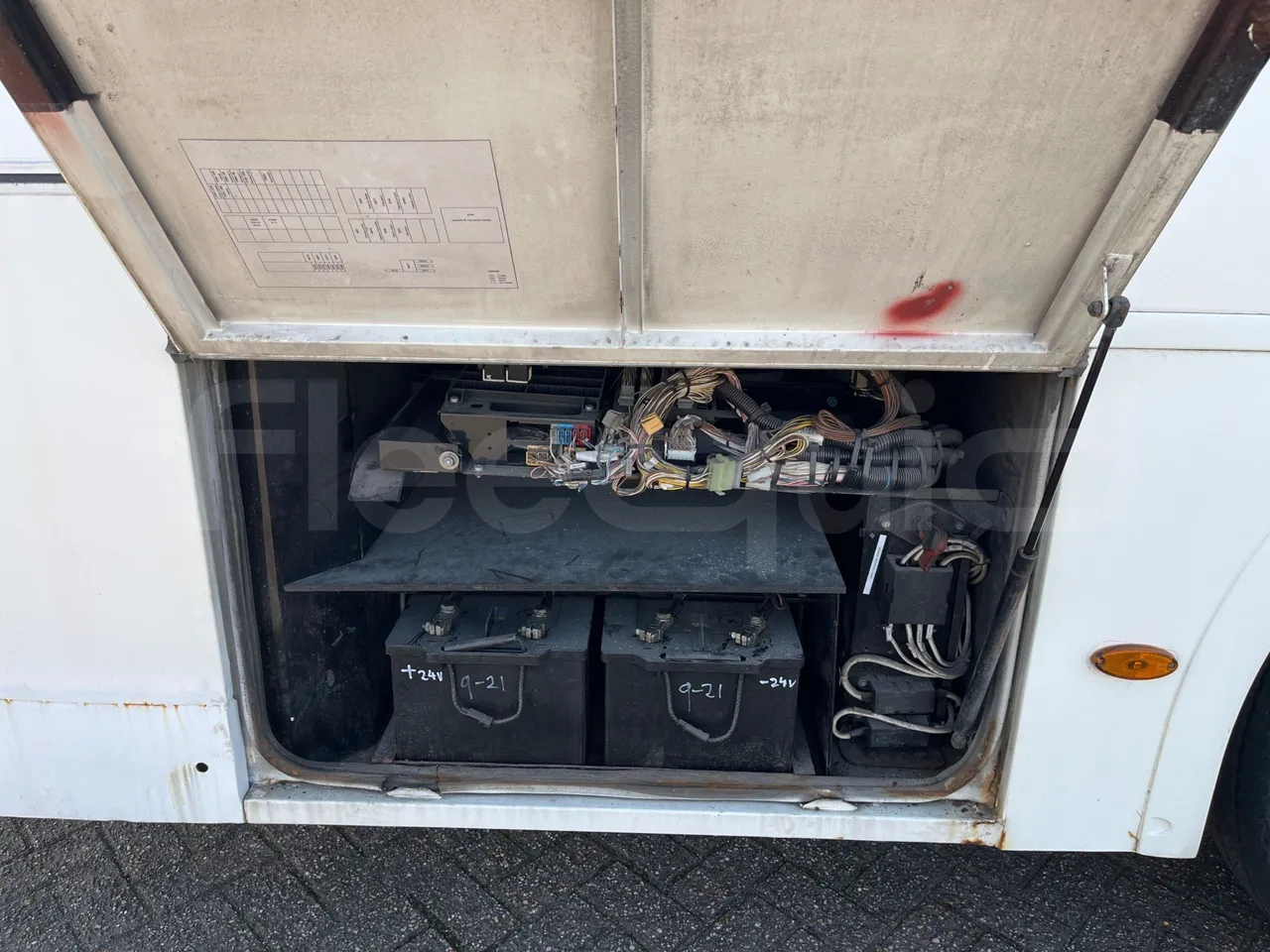 Man A91 Carrier - EUR4 - 206kW - 12.700m - under carpet photo