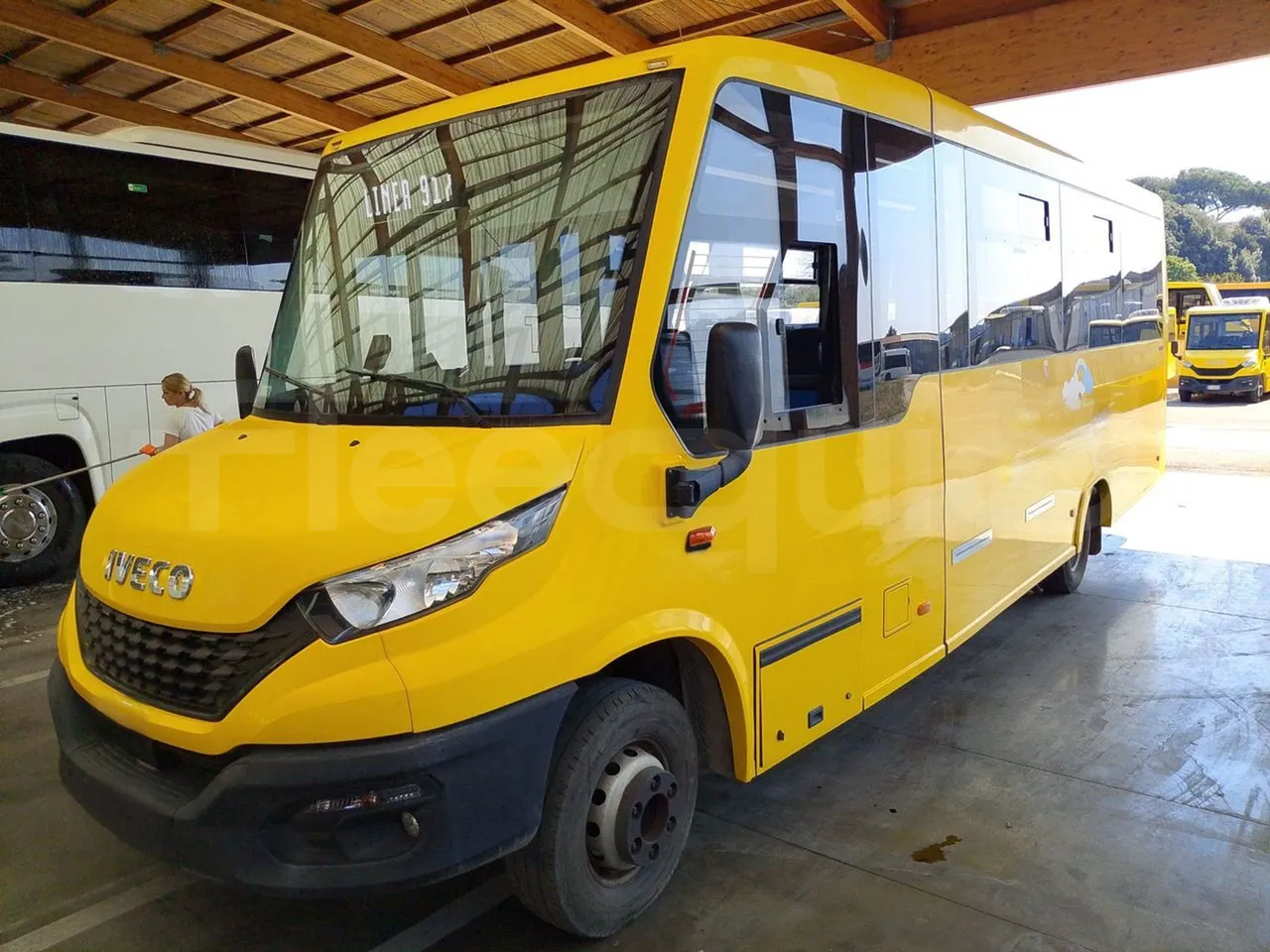 Iveco Indcar WGIVMY11 MOBI SCUOLABUS - EUR6 - 100Kw - 8,592m - 3/4 front left (mandatory for bus to scrap)