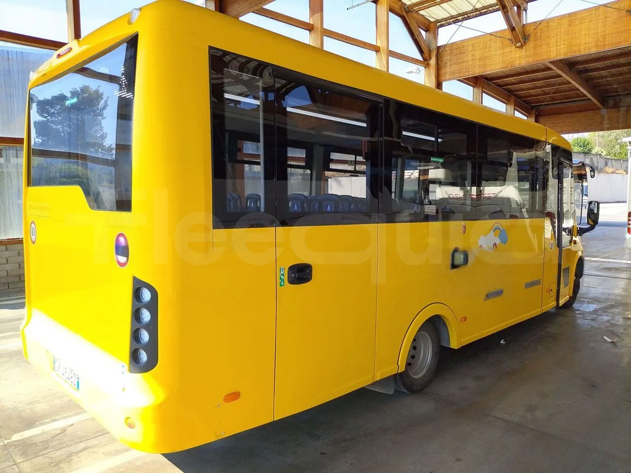 Iveco Indcar WGIVMY11 MOBI SCUOLABUS - EUR6 - 100Kw - 8,592m - 3/4 right rear doors closed