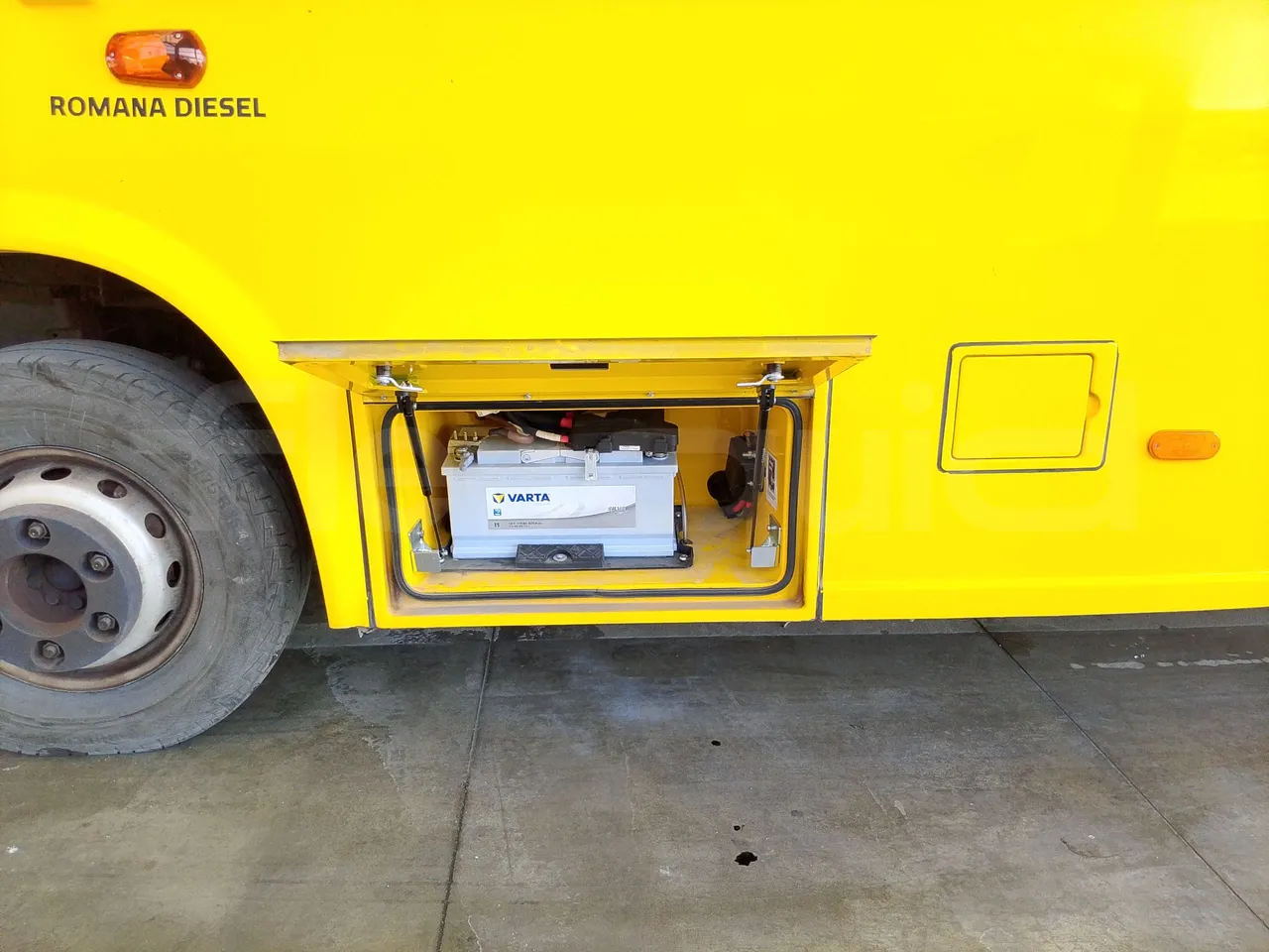 Iveco Indcar WGIVMY11 MOBI SCUOLABUS - EUR6 - 100Kw - 8,592m - external compartments photo