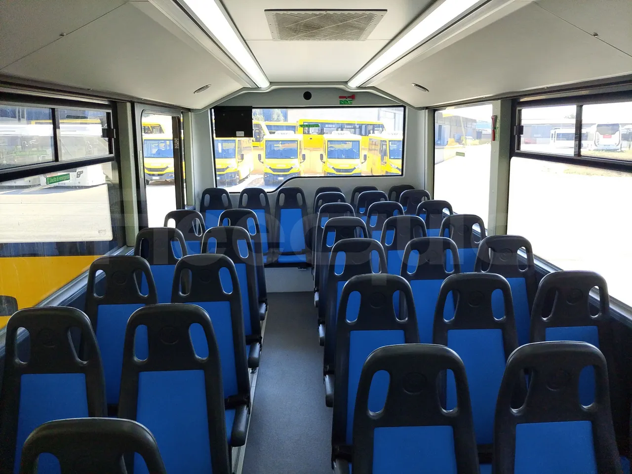 Iveco Indcar WGIVMY11 MOBI SCUOLABUS - EUR6 - 100Kw - 8,592m - reverse view middle aisle