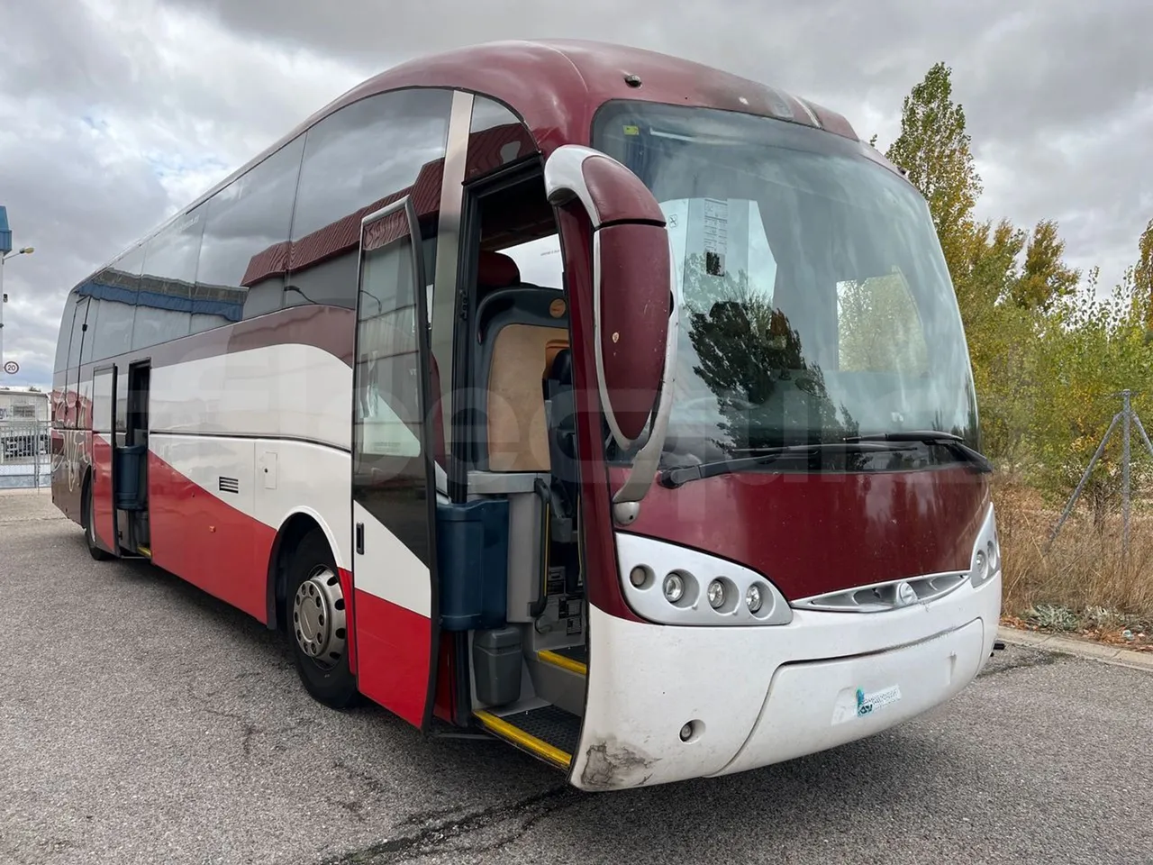 Volvo B12B DH12D420 - EUR4 -309kW -12.975m - 3/4 right front doors open