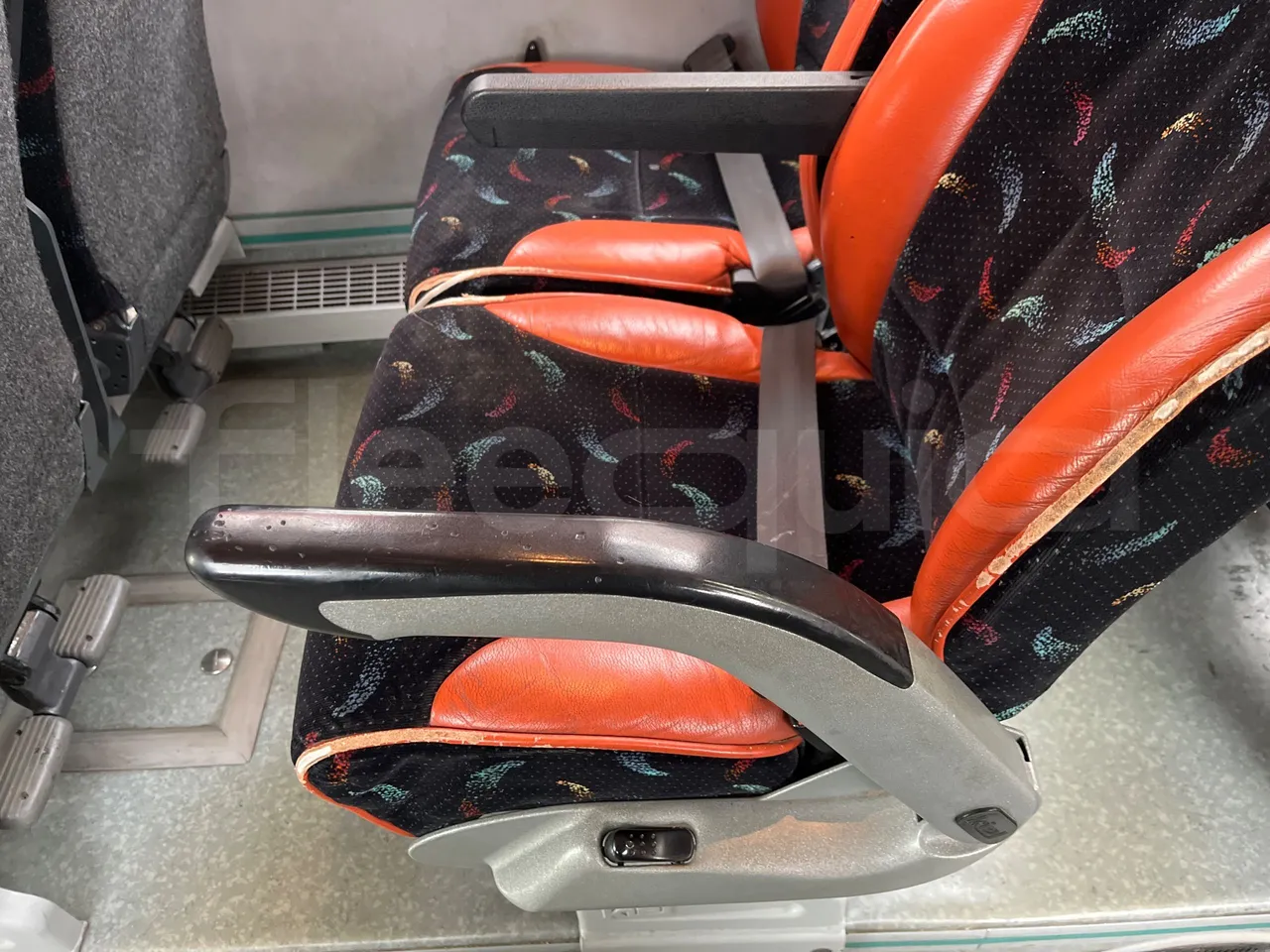 Volvo B12B DH12D420 - EUR4 -309kW -12.975m - armrest detail photo