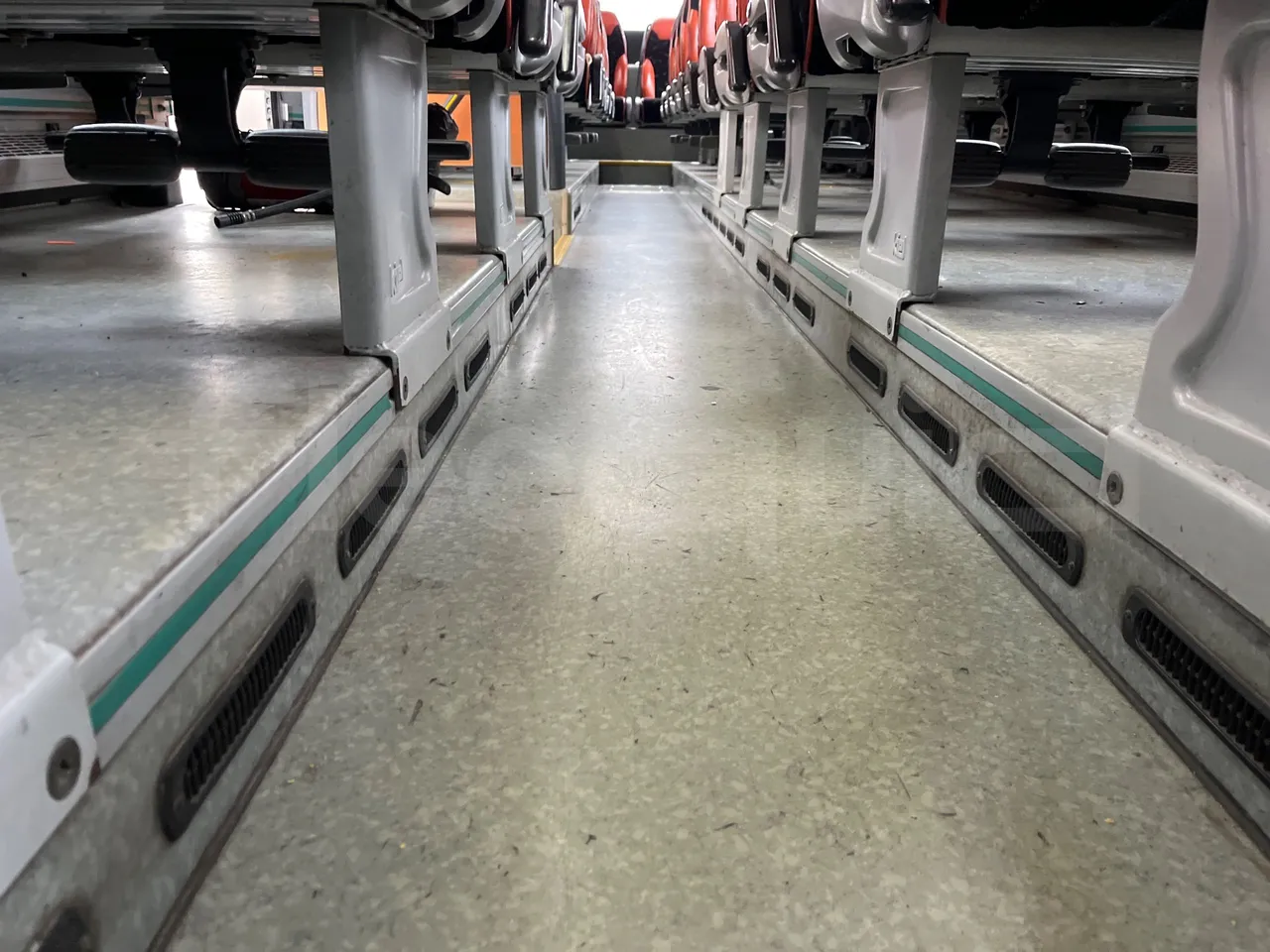 Volvo B12B DH12D420 - EUR4 -309kW -12.975m - seat brackets photo