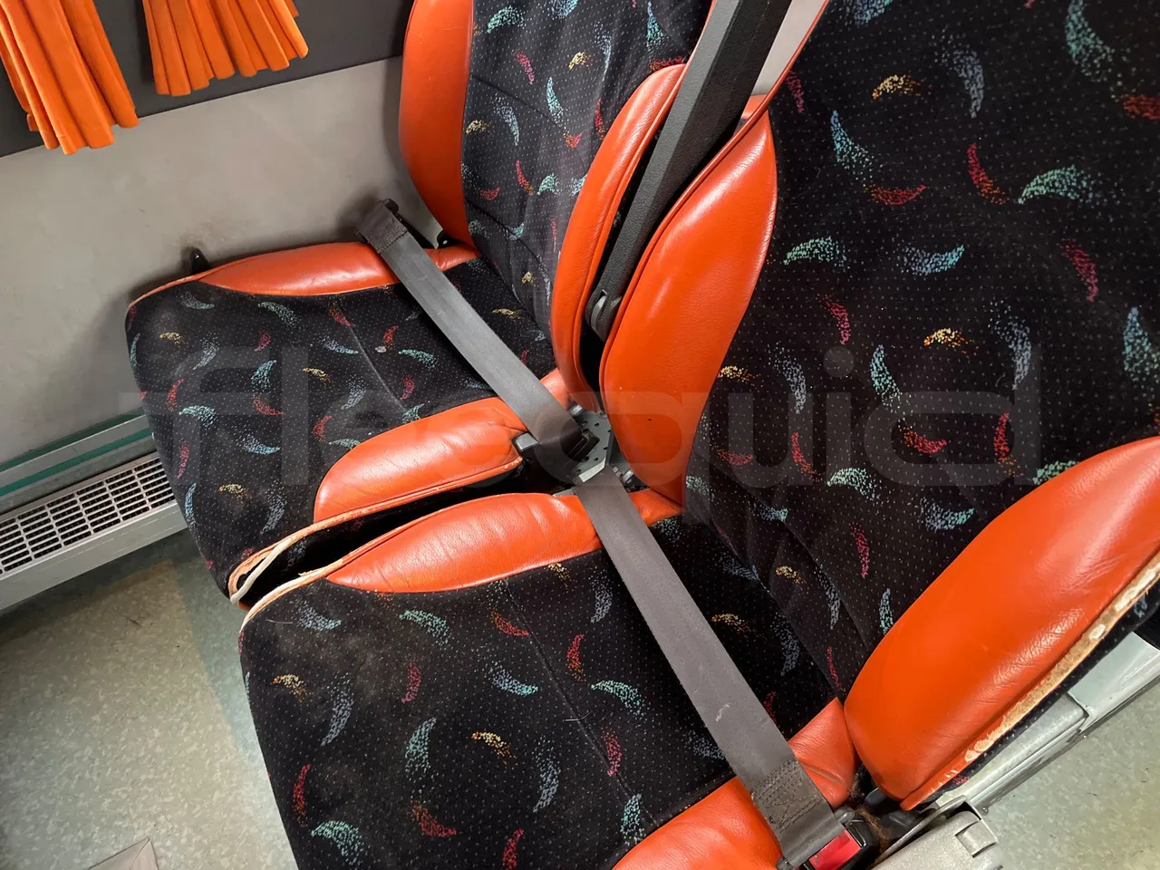 Volvo B12B DH12D420 - EUR4 -309kW -12.975m - central seat safety belt