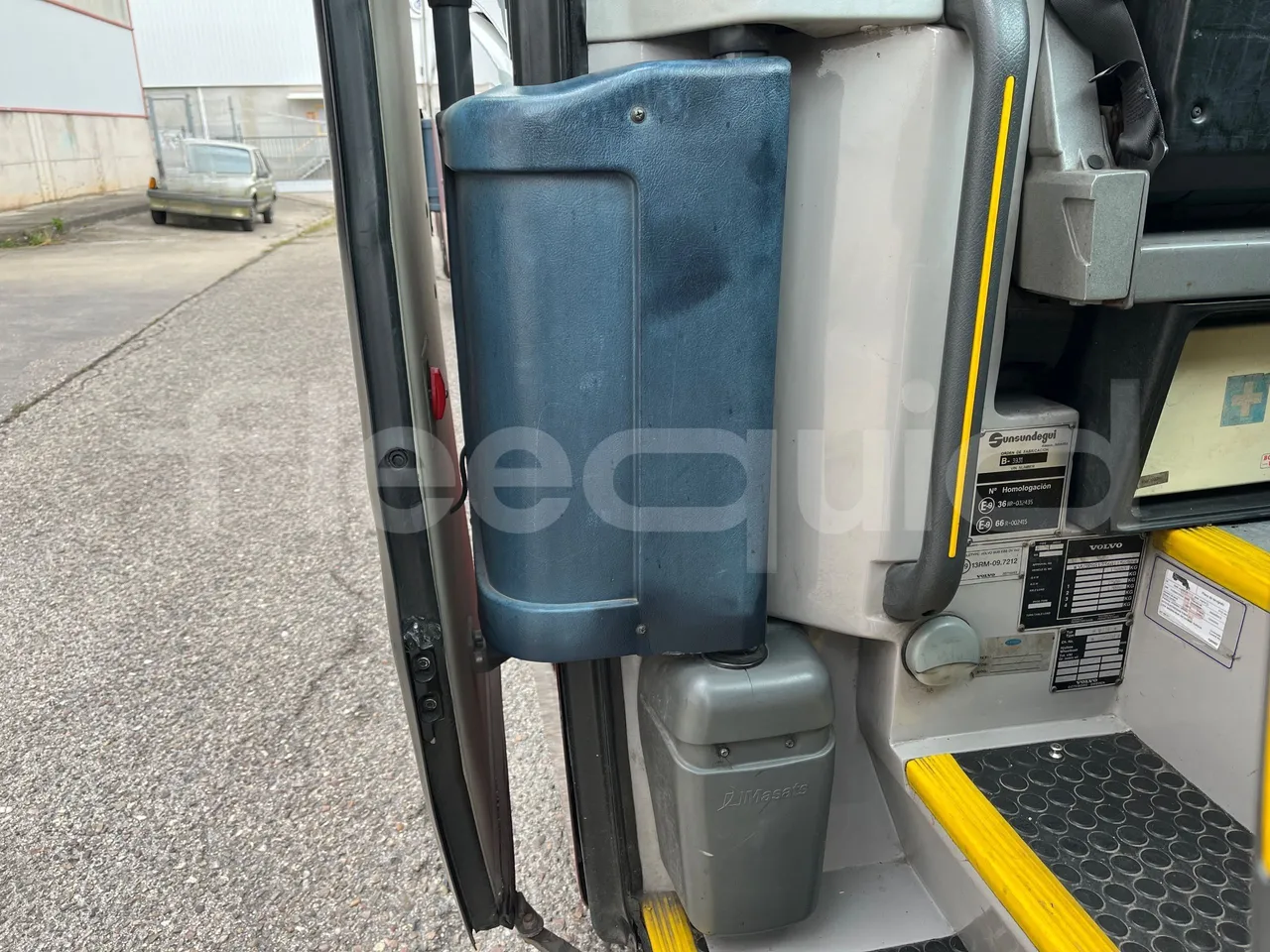 Volvo B12B DH12D420 - EUR4 -309kW -12.975m - door mechanism photo