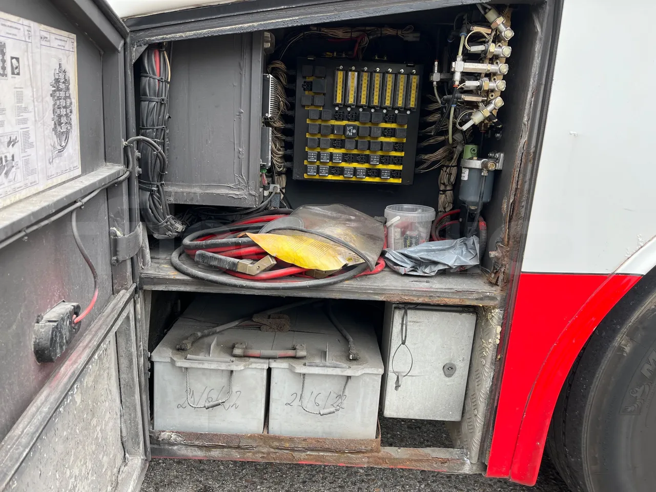 Volvo B12B DH12D420 - EUR4 -309kW -12.975m - external compartments photo