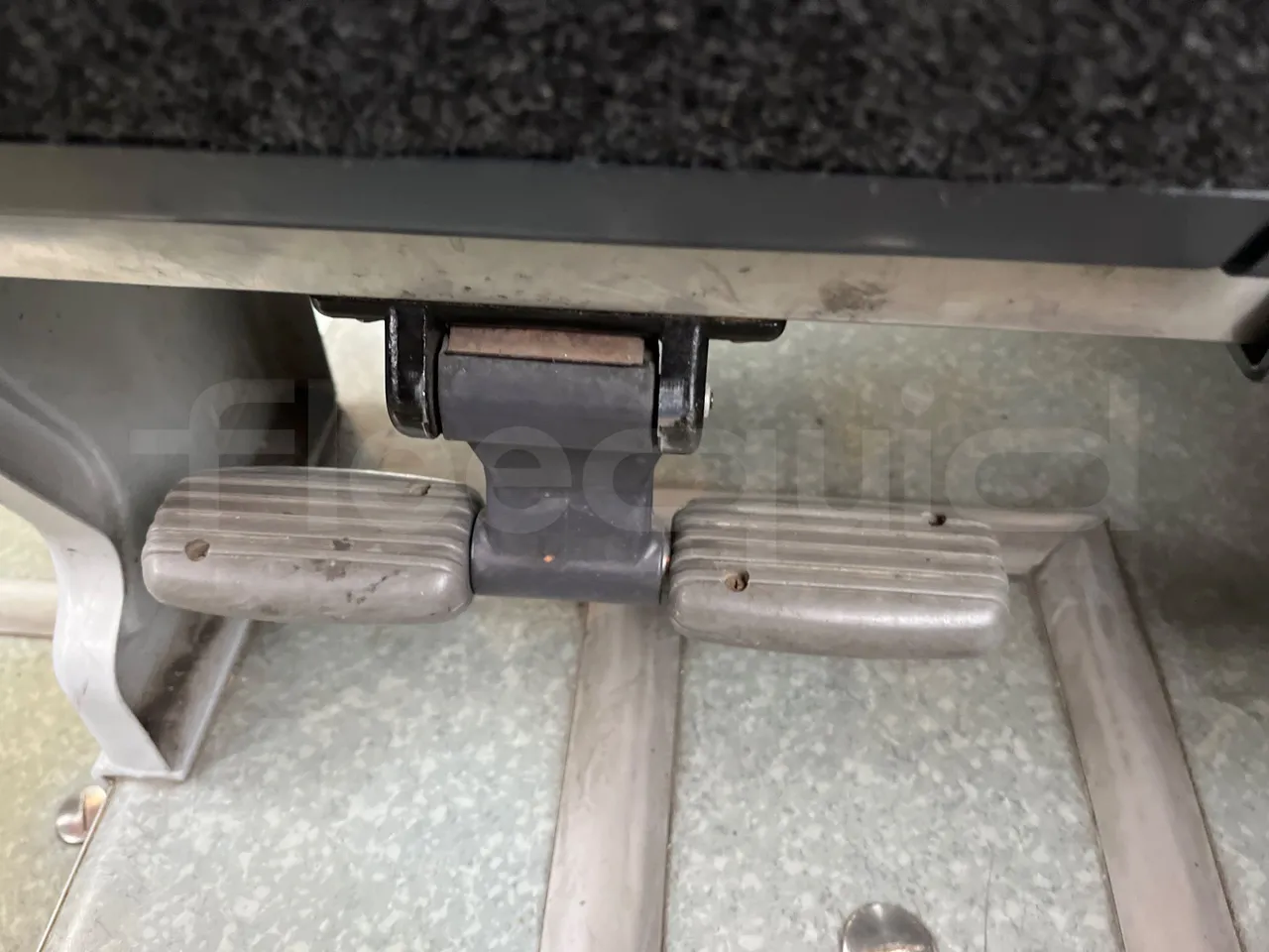 Volvo B12B DH12D420 - EUR4 -309kW -12.975m - footrest detail photo