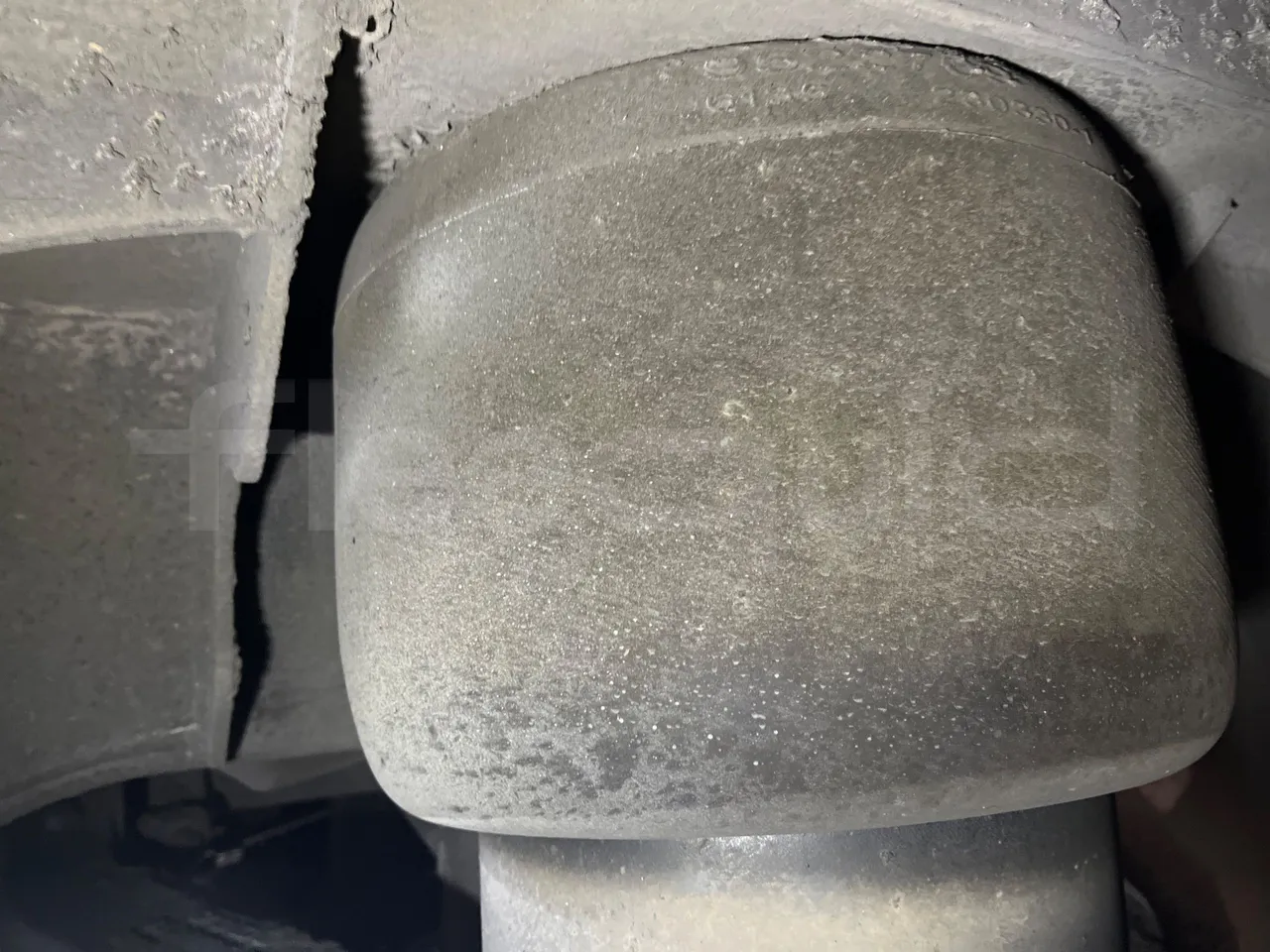 Volvo B12B DH12D420 - EUR4 -309kW -12.975m - front air springs right