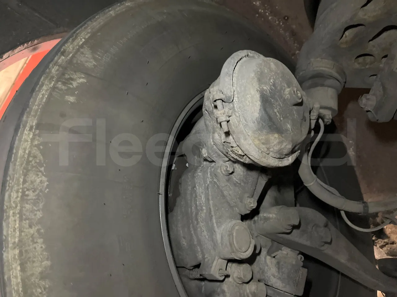 Volvo B12B DH12D420 - EUR4 -309kW -12.975m - front brake calipers left