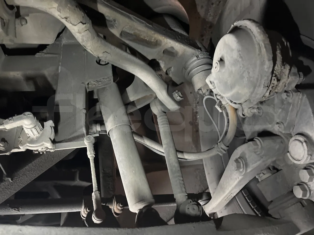 Volvo B12B DH12D420 - EUR4 -309kW -12.975m - front shock absorbers right