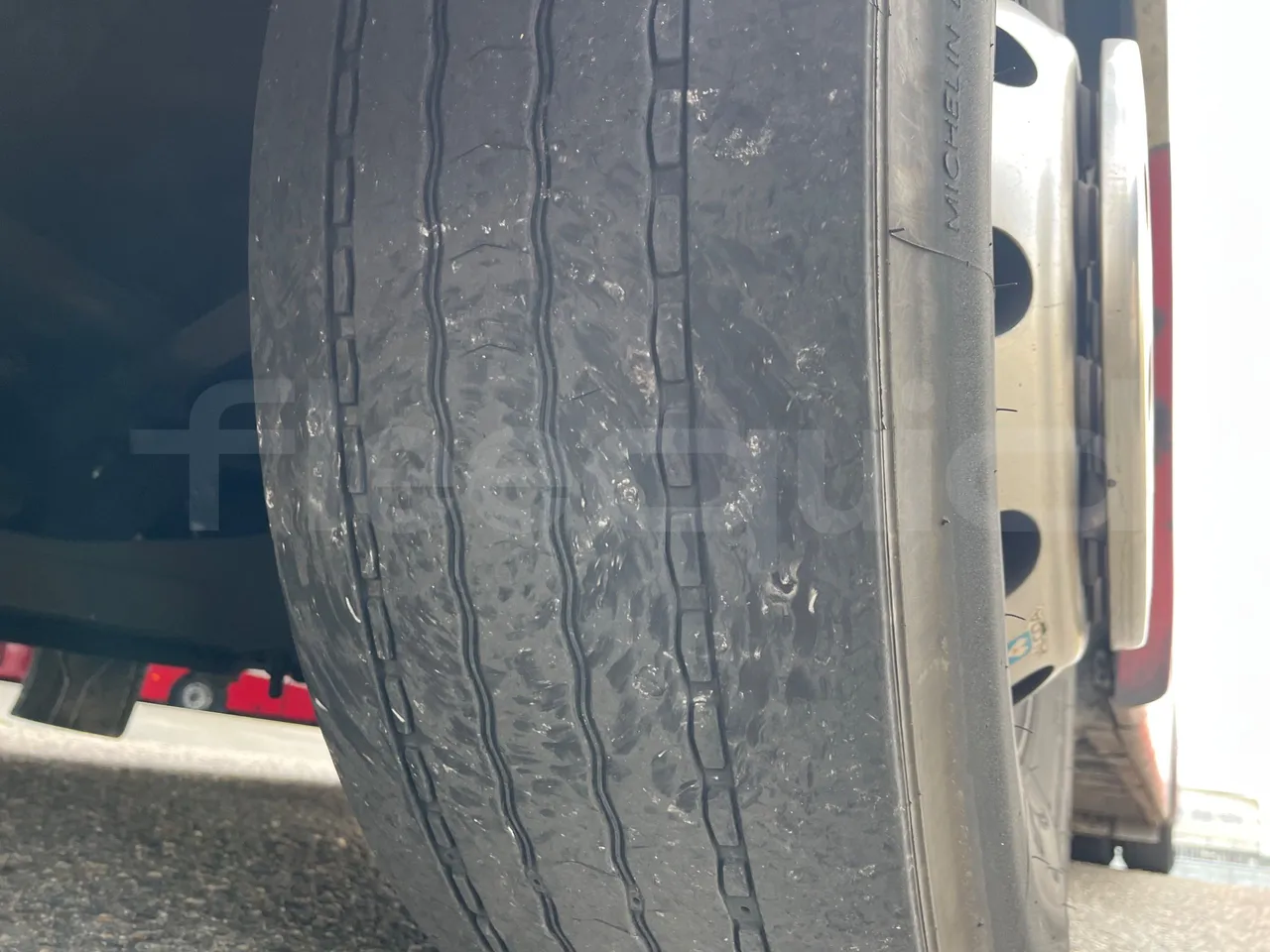 Volvo B12B DH12D420 - EUR4 -309kW -12.975m - tread condition front tires right