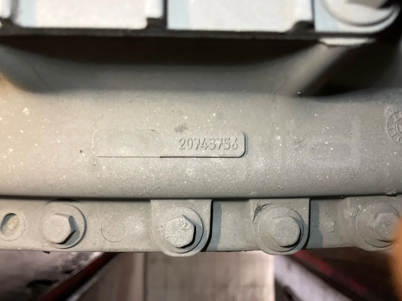 Volvo B12B DH12D420 - EUR4 -309kW -12.975m - gearbox plate photo