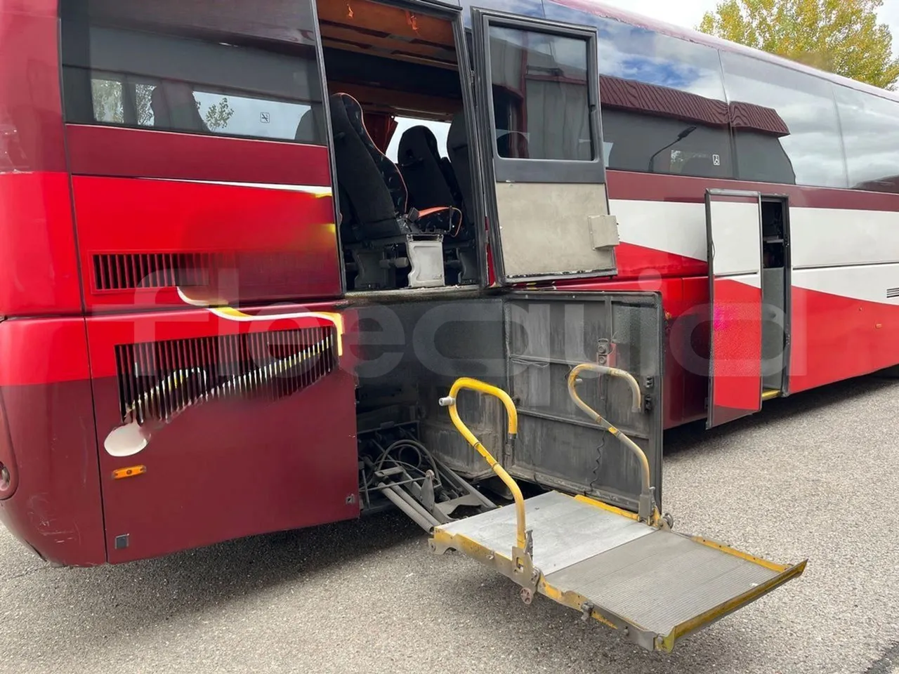 Volvo B12B DH12D420 - EUR4 -309kW -12.975m - platform open photo