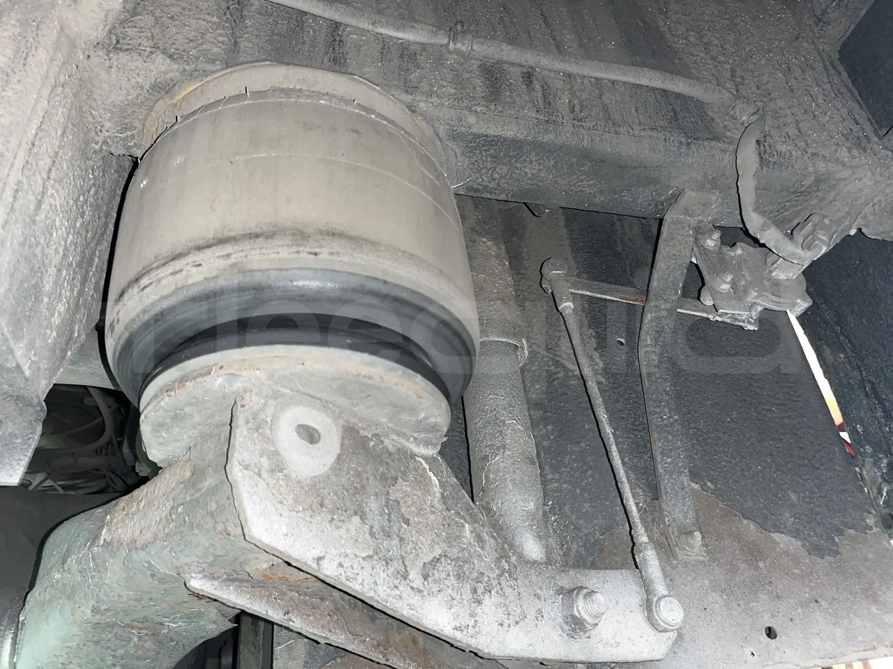 Volvo B12B DH12D420 - EUR4 -309kW -12.975m - axle 2 shock absorbers 1 left