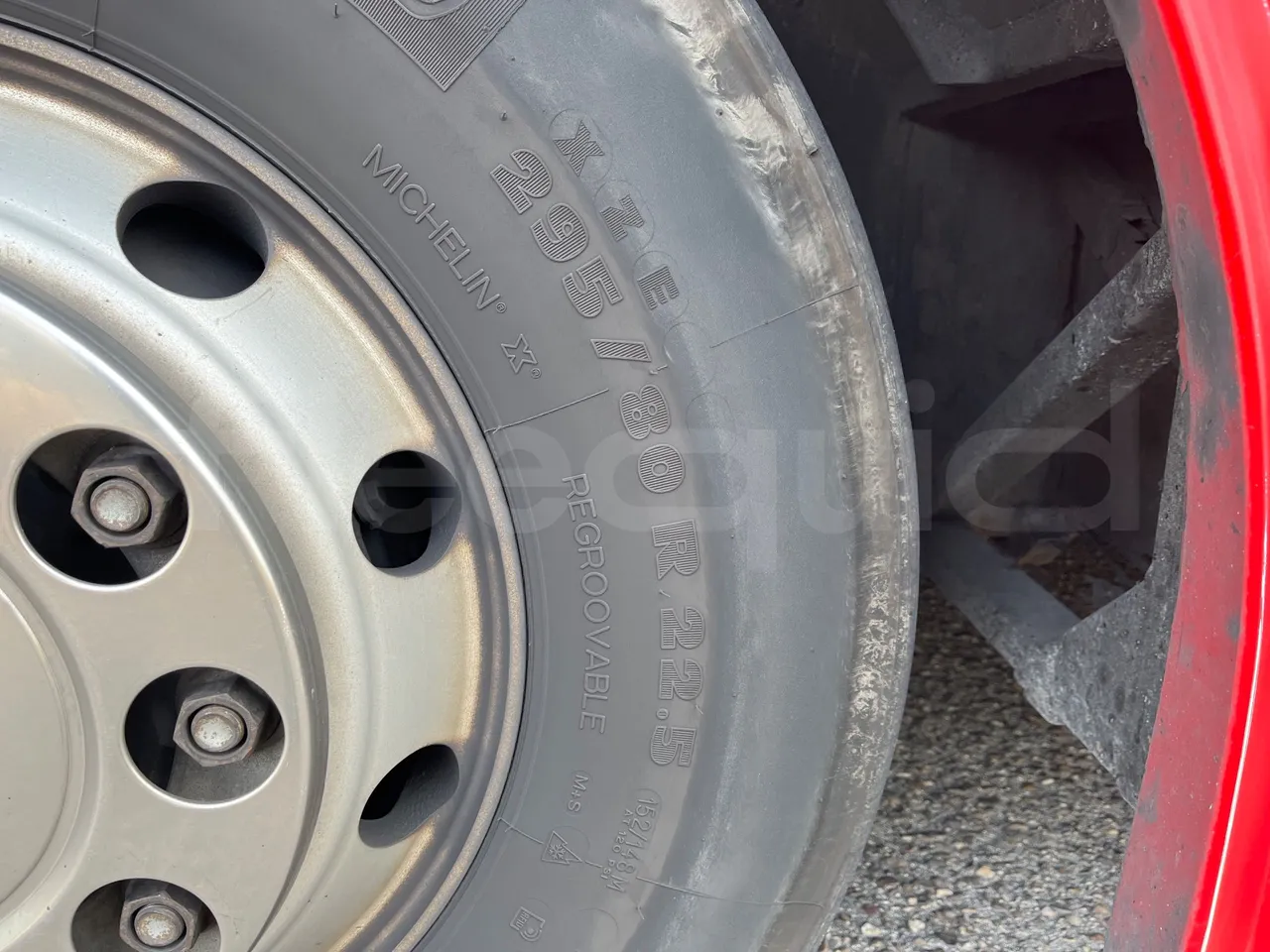 Volvo B12B DH12D420 - EUR4 -309kW -12.975m - rear left tire photo