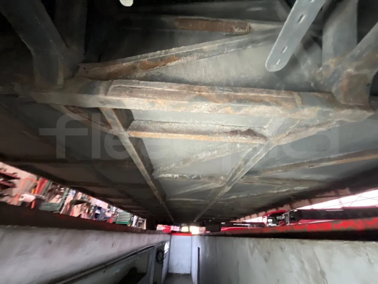 Volvo B12B DH12D420 - EUR4 -309kW -12.975m - central undercarriage photo