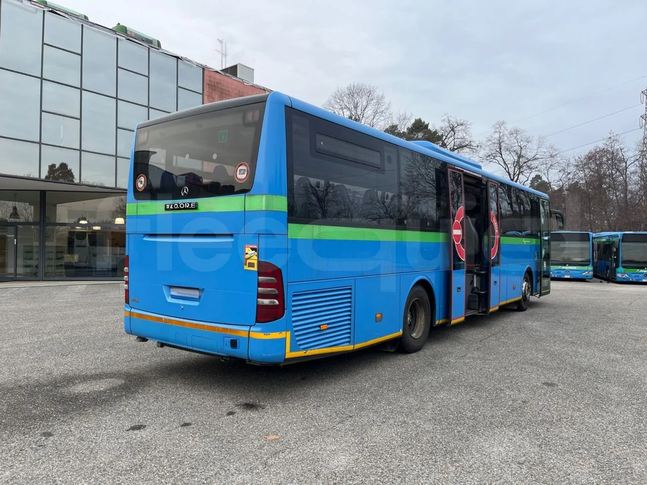 Mercedes-Benz Integro E5 4 - Euro5 - 220kW - 12.140mt - 3/4 right rear doors open