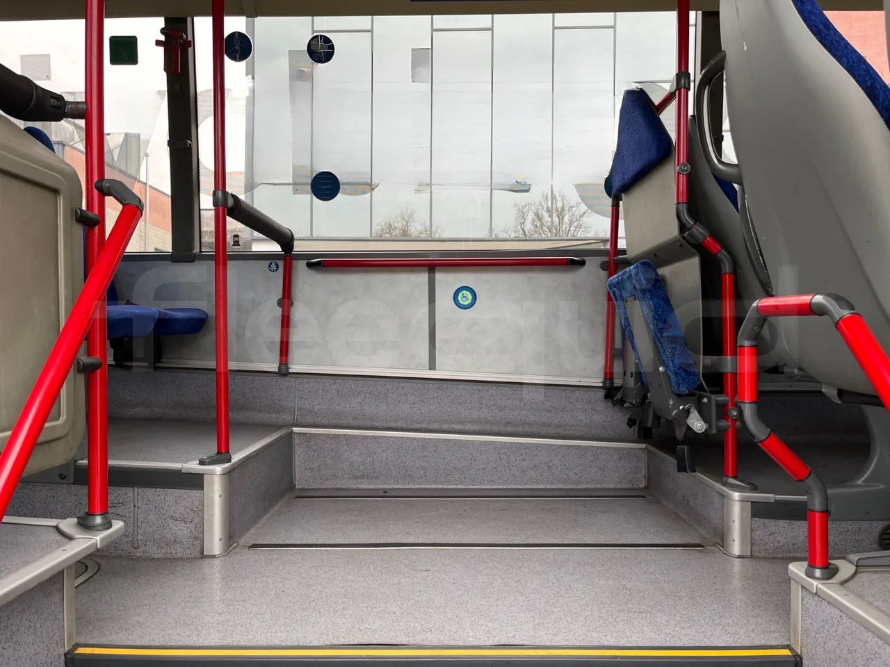 Mercedes-Benz Integro E5 4 - Euro5 - 220kW - 12.140mt - disabled area photo