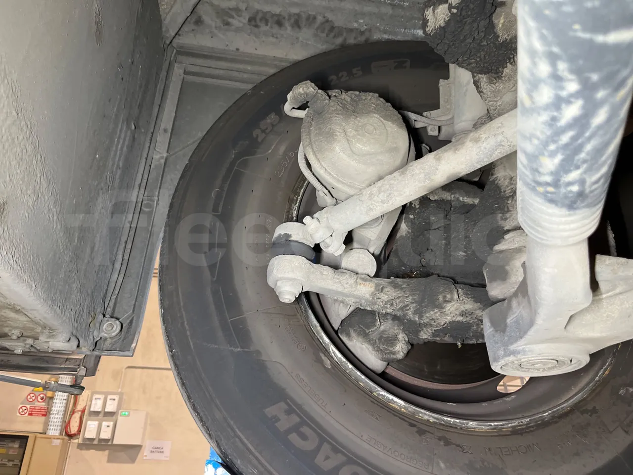 Mercedes-Benz Integro E5 4 - Euro5 - 220kW - 12.140mt - front brake calipers right