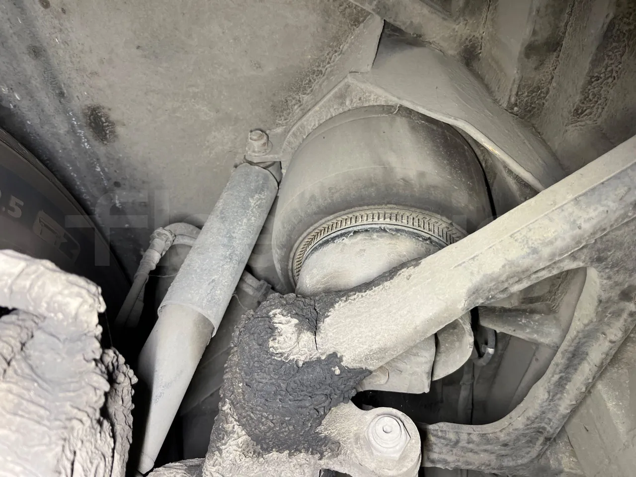 Mercedes-Benz Integro E5 4 - Euro5 - 220kW - 12.140mt - front shock absorbers right