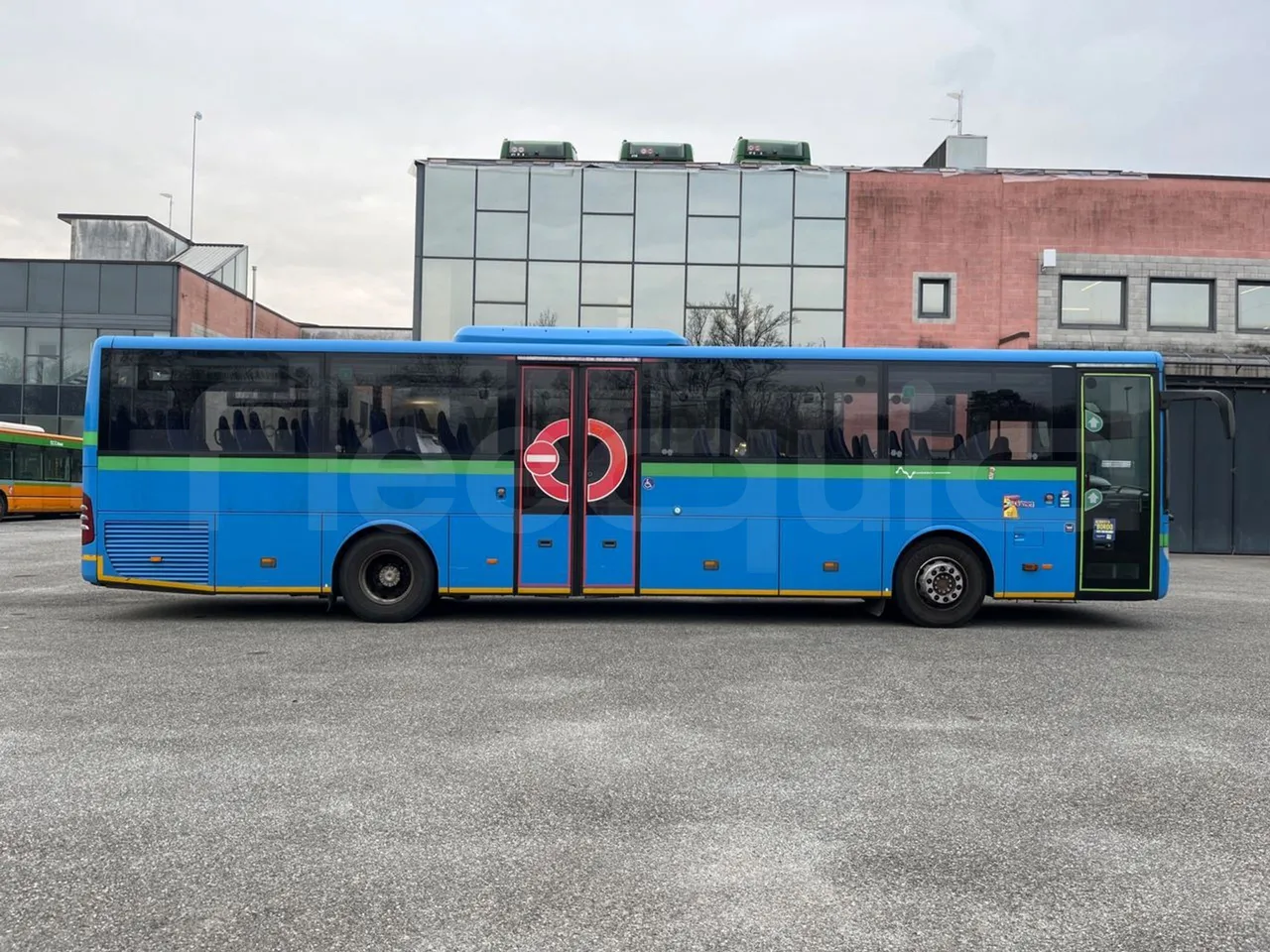 Mercedes-Benz Integro E5 4 - Euro5 - 220kW - 12.140mt - right side doors closed