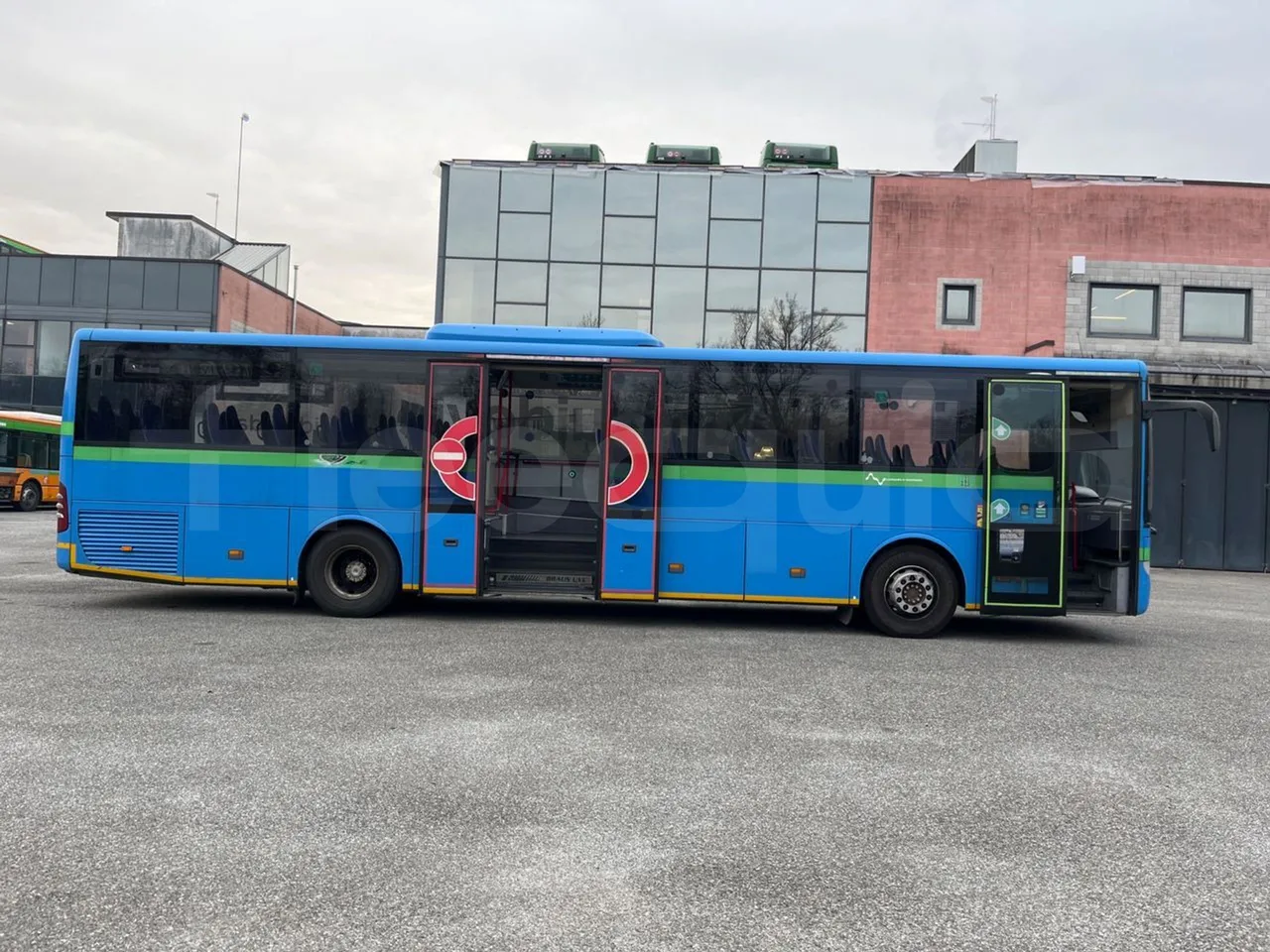 Mercedes-Benz Integro E5 4 - Euro5 - 220kW - 12.140mt - right side doors open