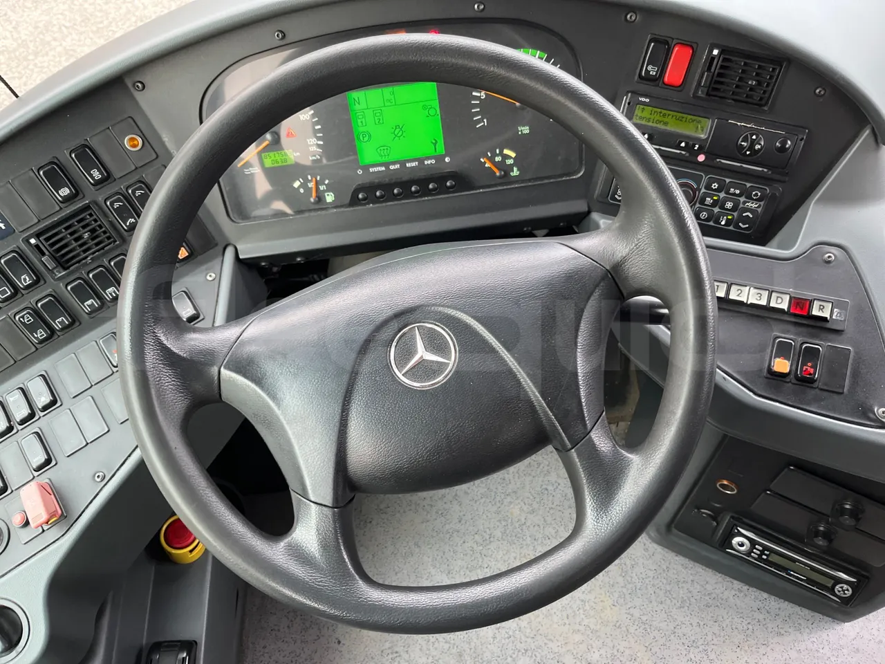Mercedes-Benz Integro E5 4 - Euro5 - 220kW - 12.140mt - steering wheel photo