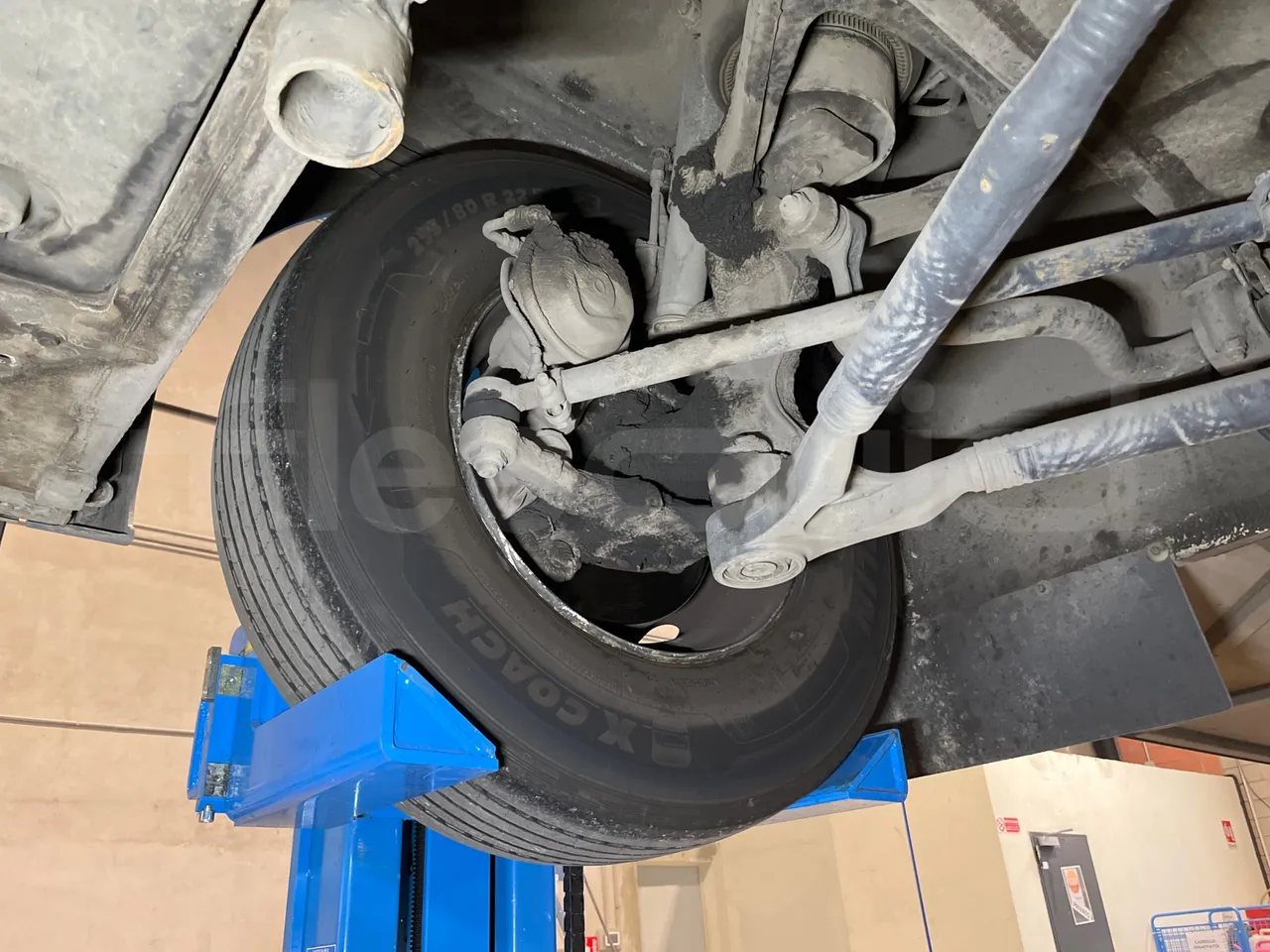 Mercedes-Benz Integro E5 4 - Euro5 - 220kW - 12.140mt - front axle right side