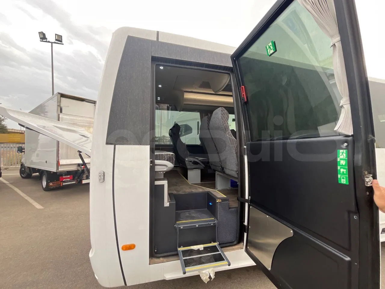 Iveco Indcar WingWGIVMY11 - EUR6 - 152kW - 7.995m - front door 2 open