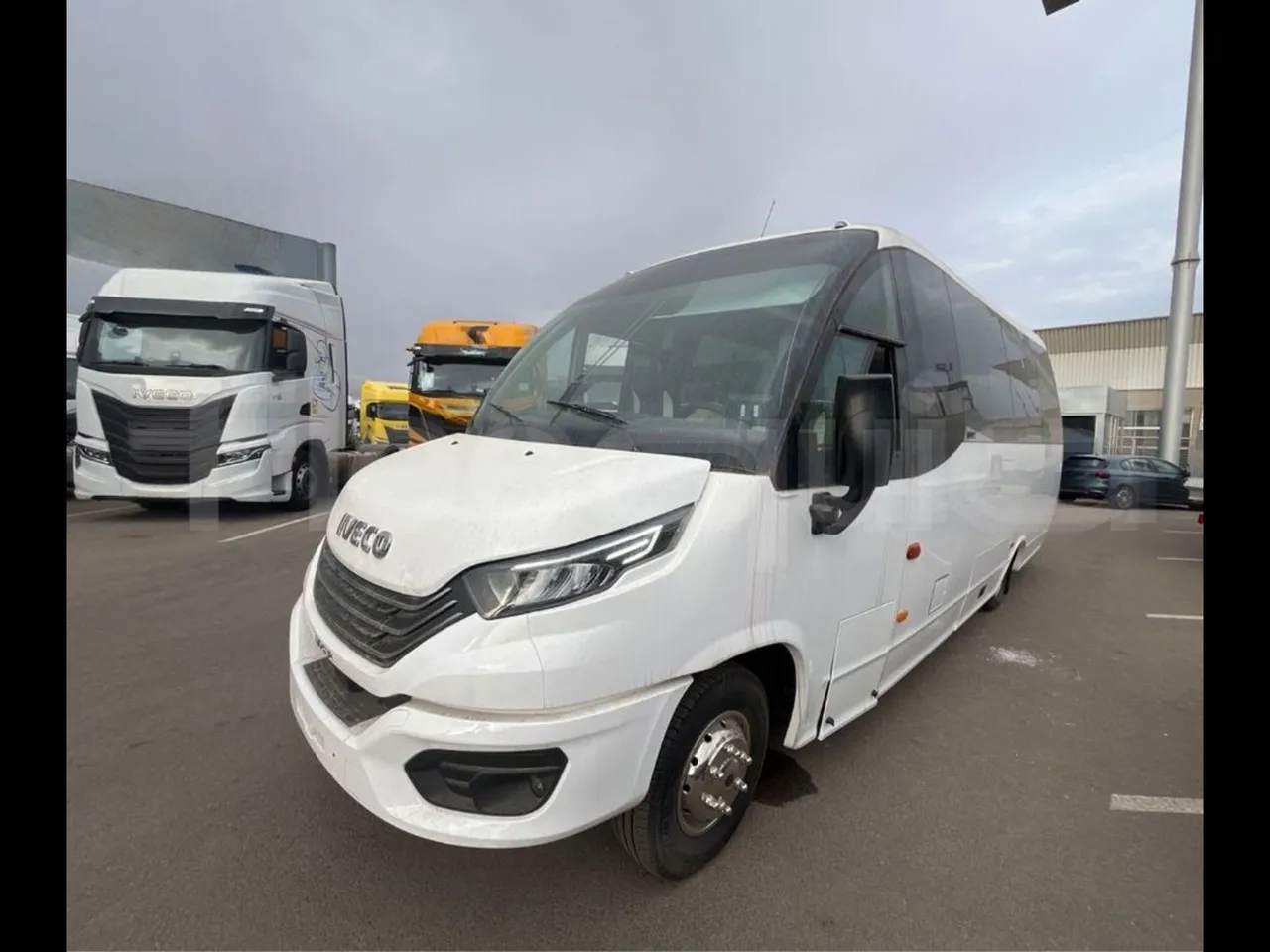Iveco Indcar WingWGIVMY11 - EUR6 - 152kW - 7.995m - 3/4 front left
