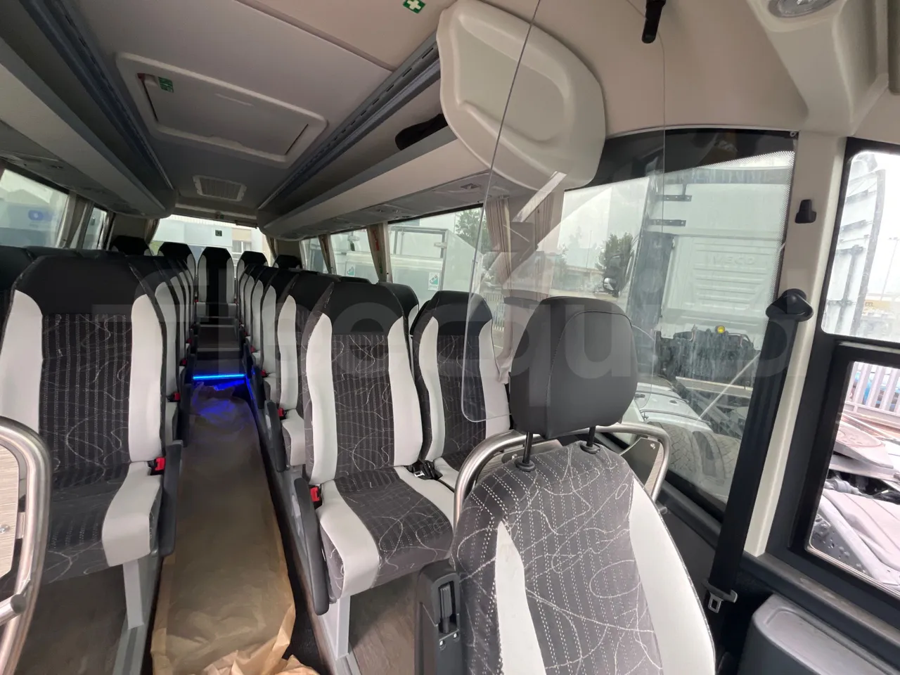 Iveco Indcar WingWGIVMY11 - EUR6 - 152kW - 7.995m - driver microphone accessories photo