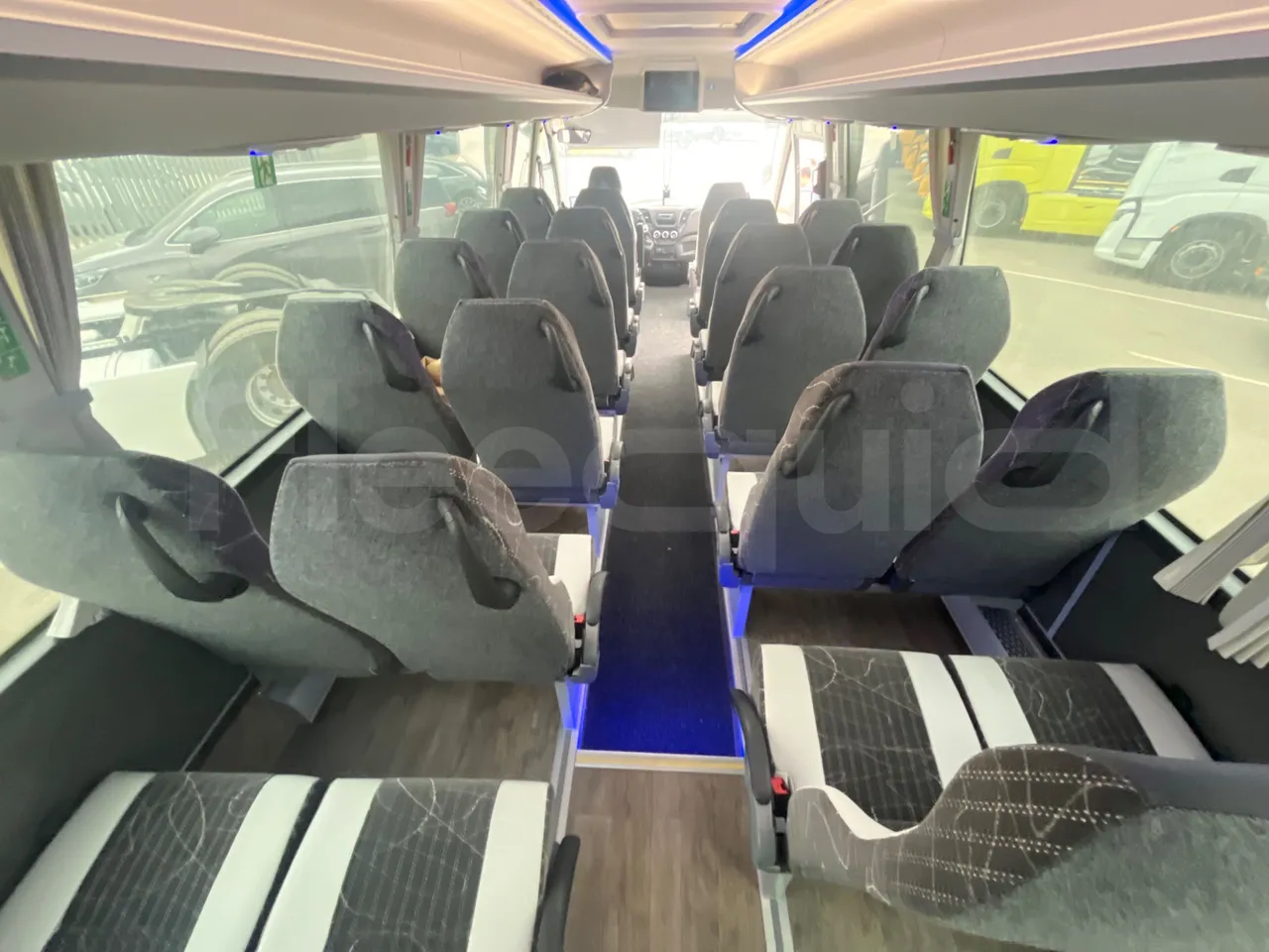 Iveco Indcar WingWGIVMY11 - EUR6 - 152kW - 7.995m - forward view middle aisle