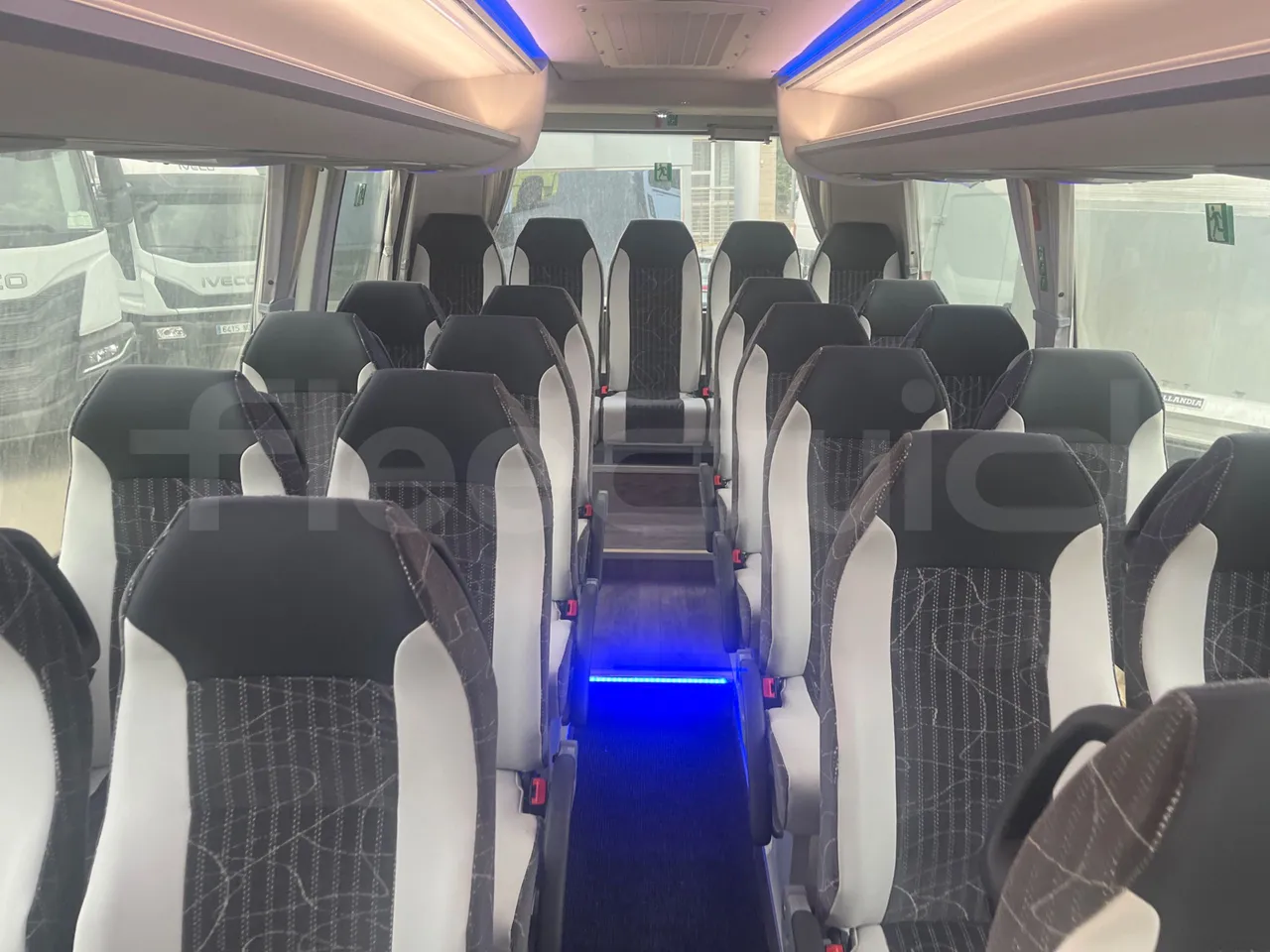 Iveco Indcar WingWGIVMY11 - EUR6 - 152kW - 7.995m - reverse view middle aisle