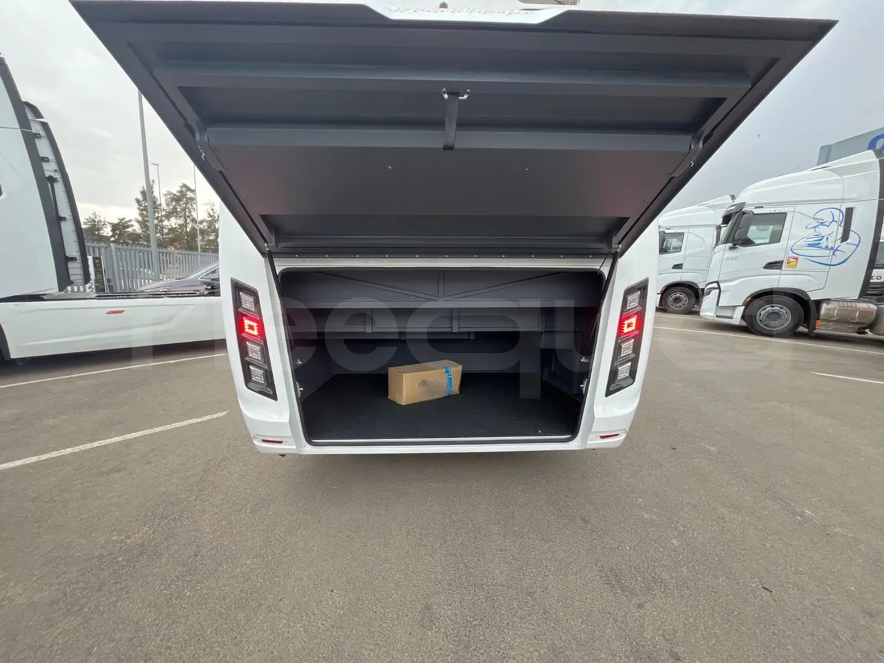 Iveco Indcar WingWGIVMY11 - EUR6 - 152kW - 7.995m - luggage rack photo