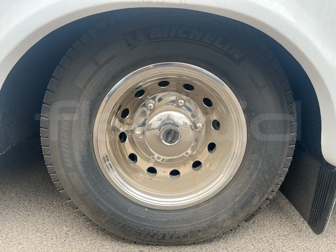 Iveco Indcar WingWGIVMY11 - EUR6 - 152kW - 7.995m - tread condition front tires right